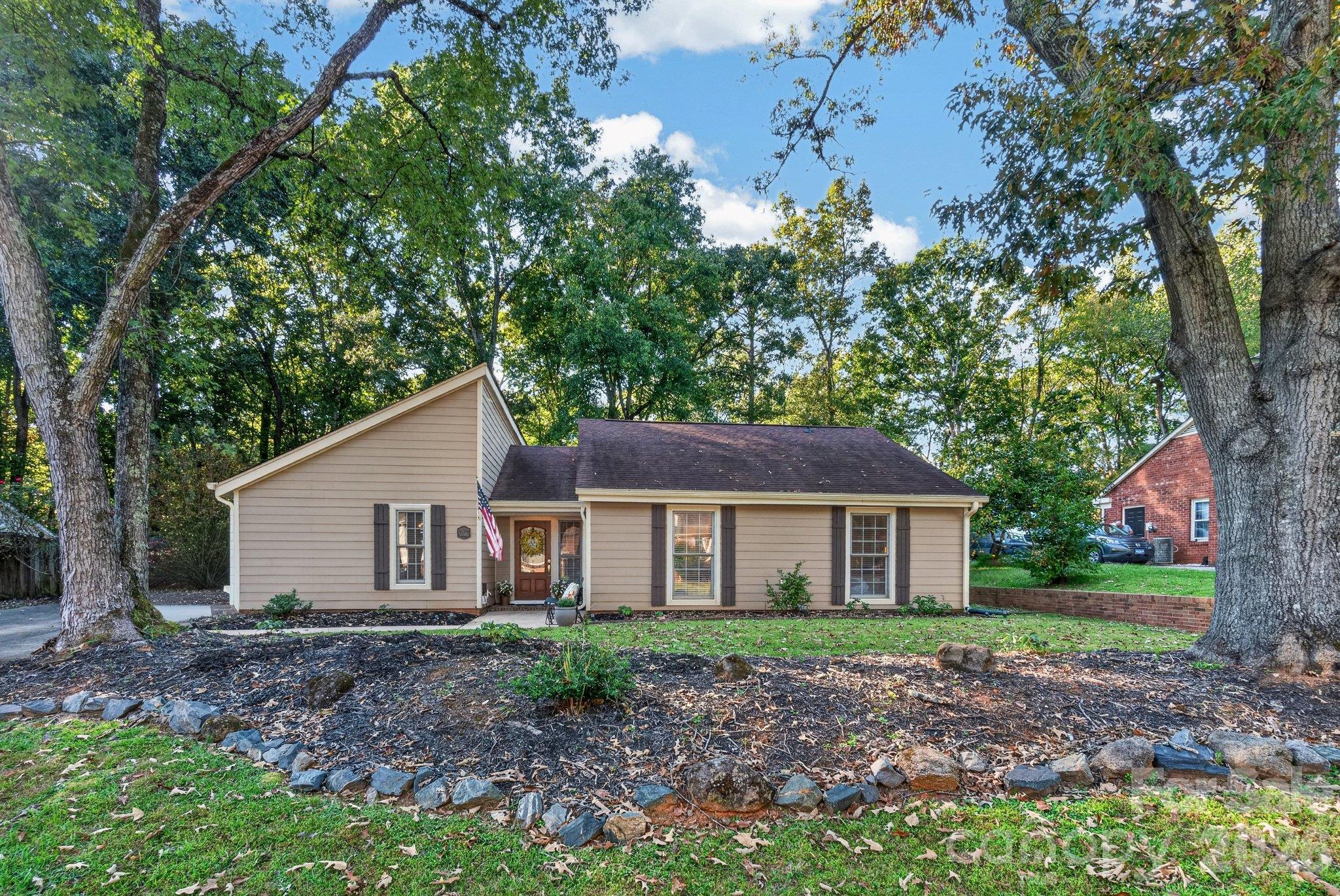 4506 Woods End Lane Property Photo 1