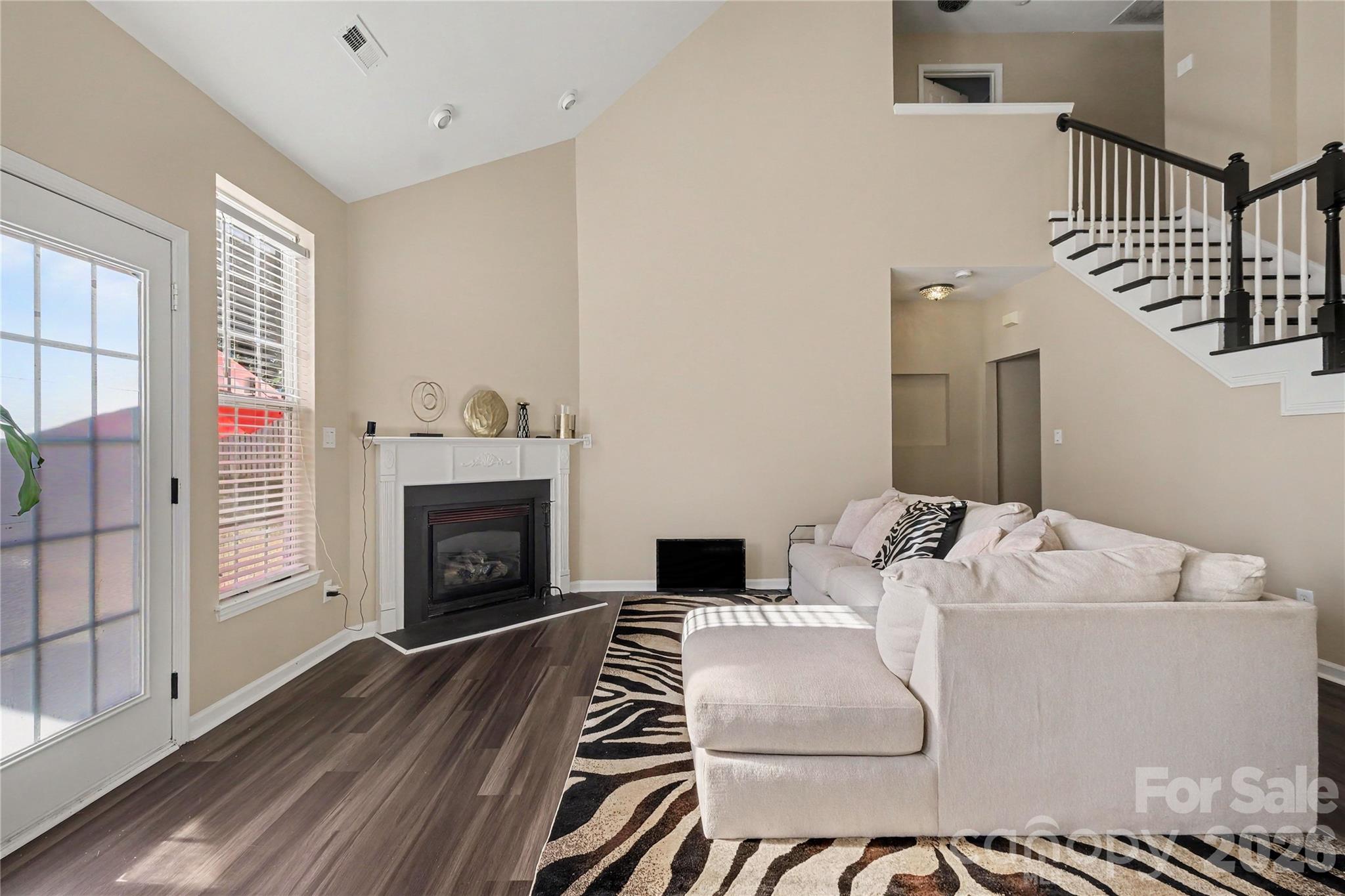 8030 Shiny Meadow Drive Property Photo 8
