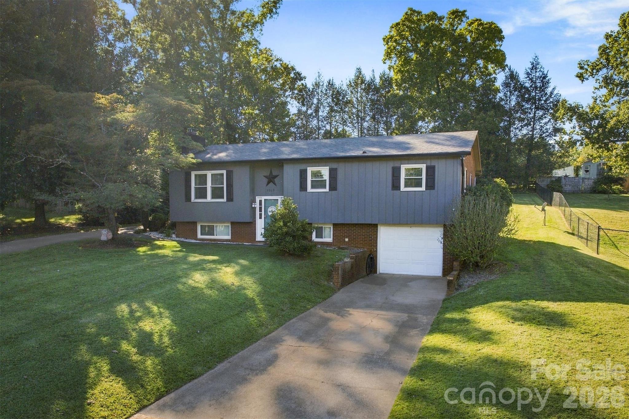 2010 Eastbrook Circle Property Photo 3