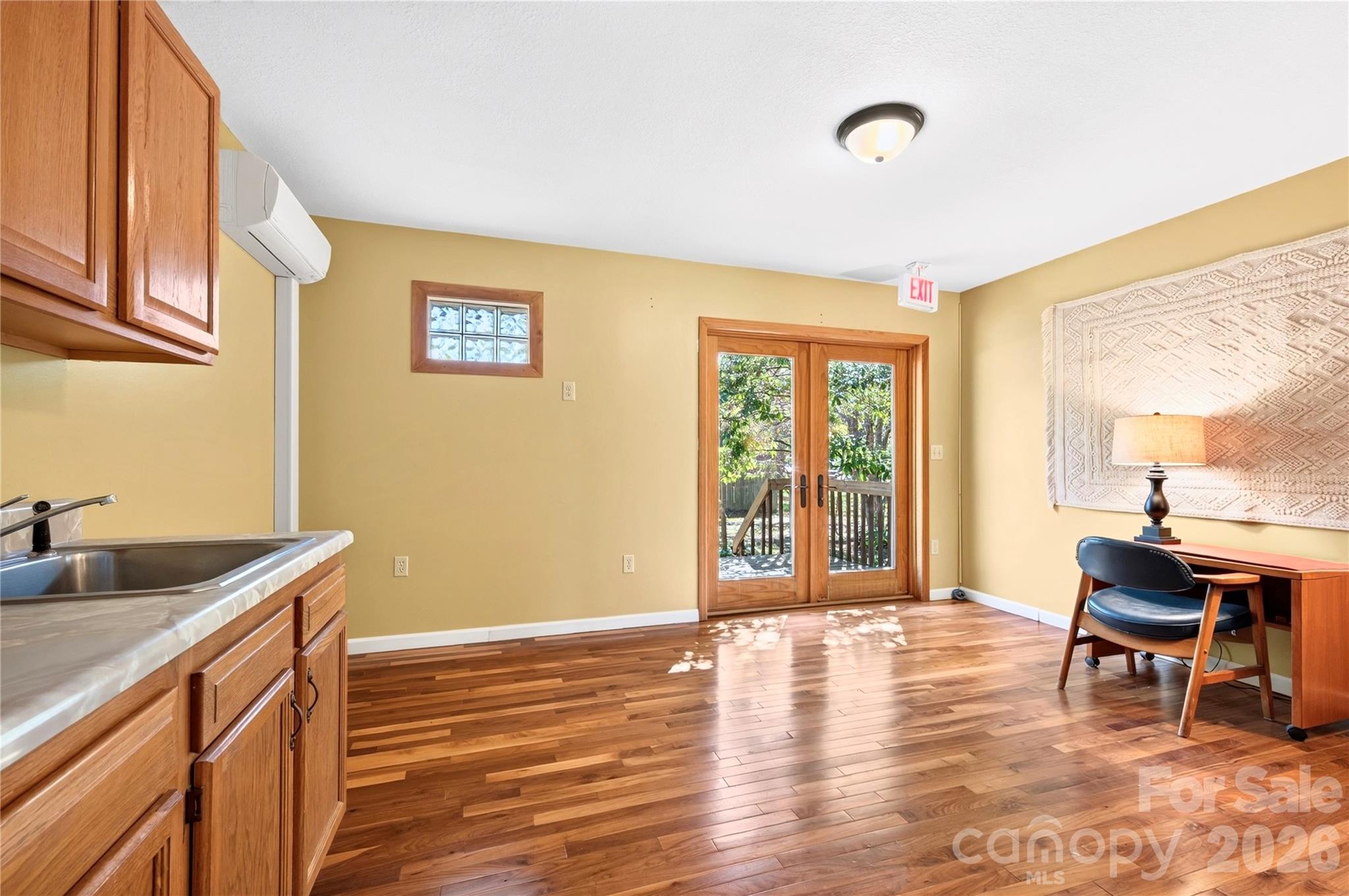 130 Center Avenue Property Photo 10
