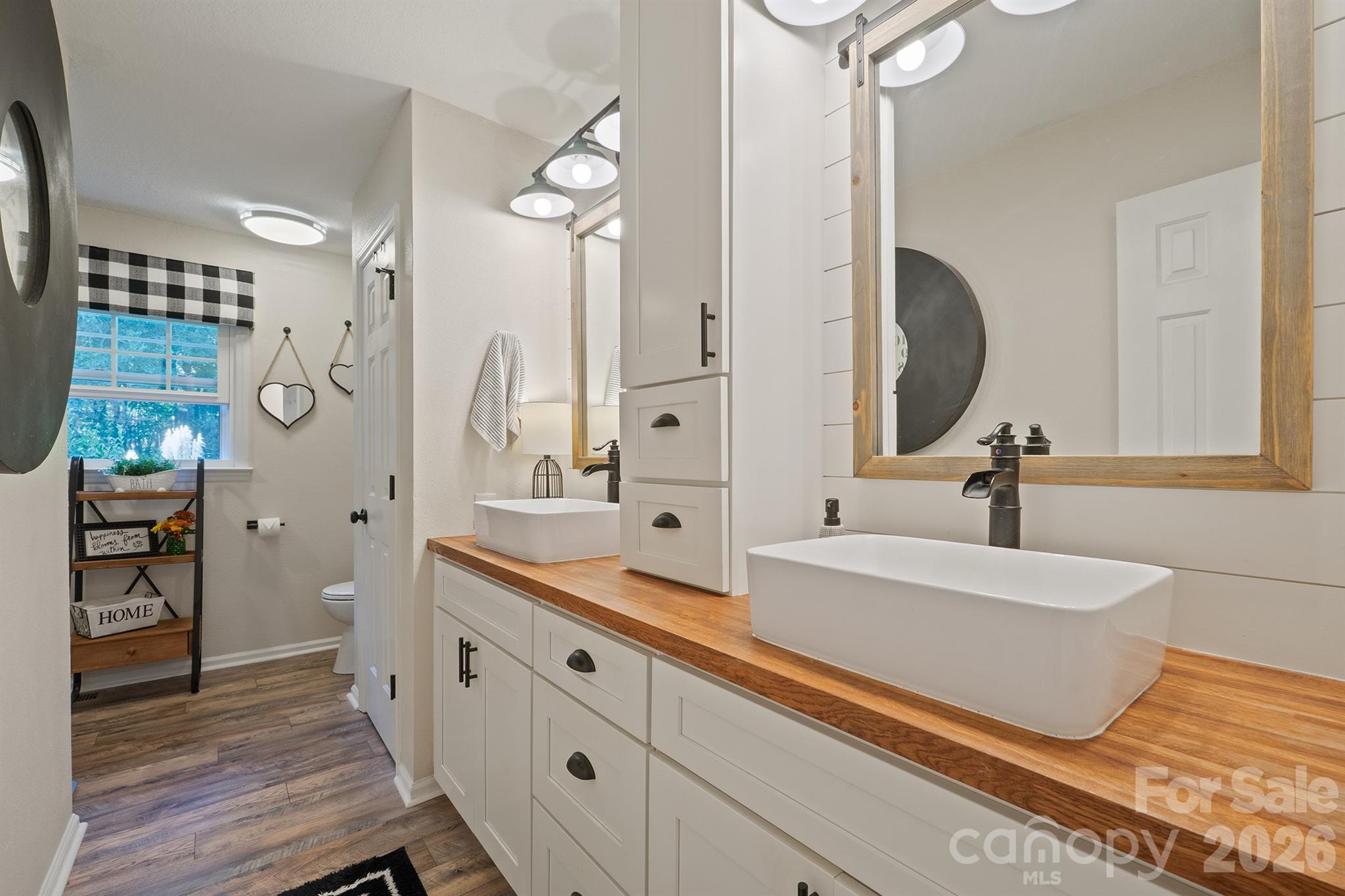 2105 Valley View Lane Property Photo 9