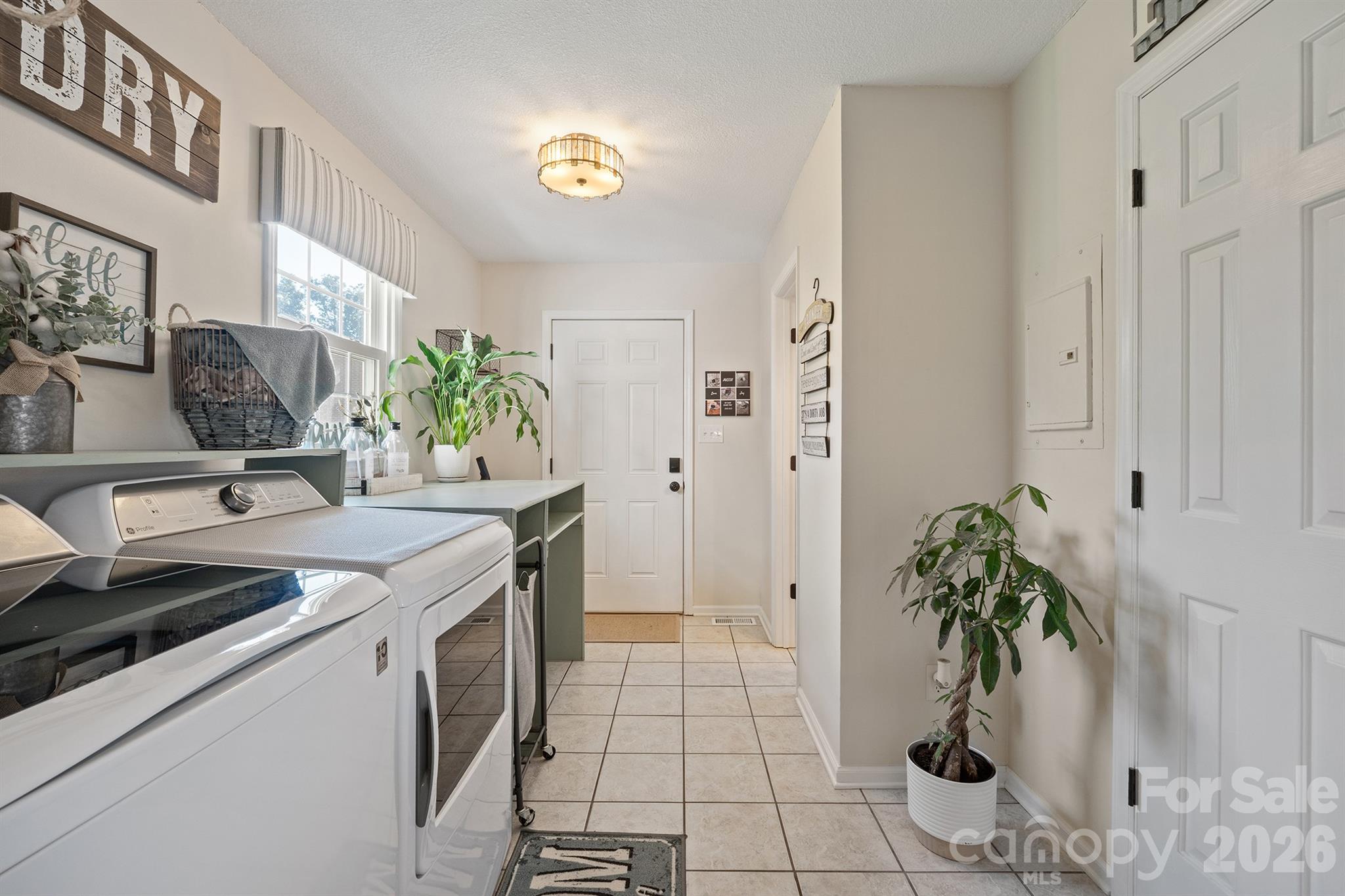 2105 Valley View Lane Property Photo 16