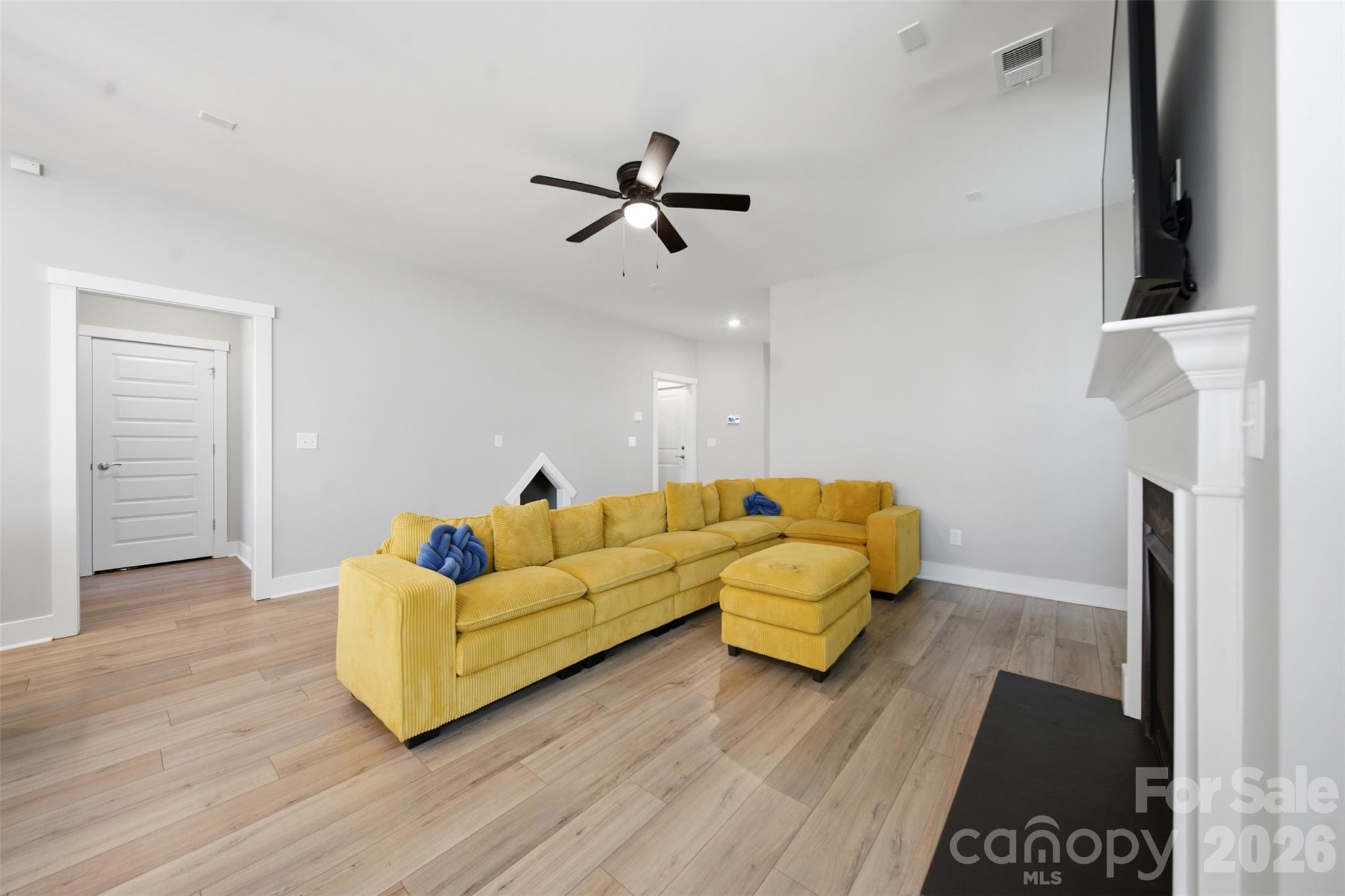 585 Ludlow Lane Property Photo 7