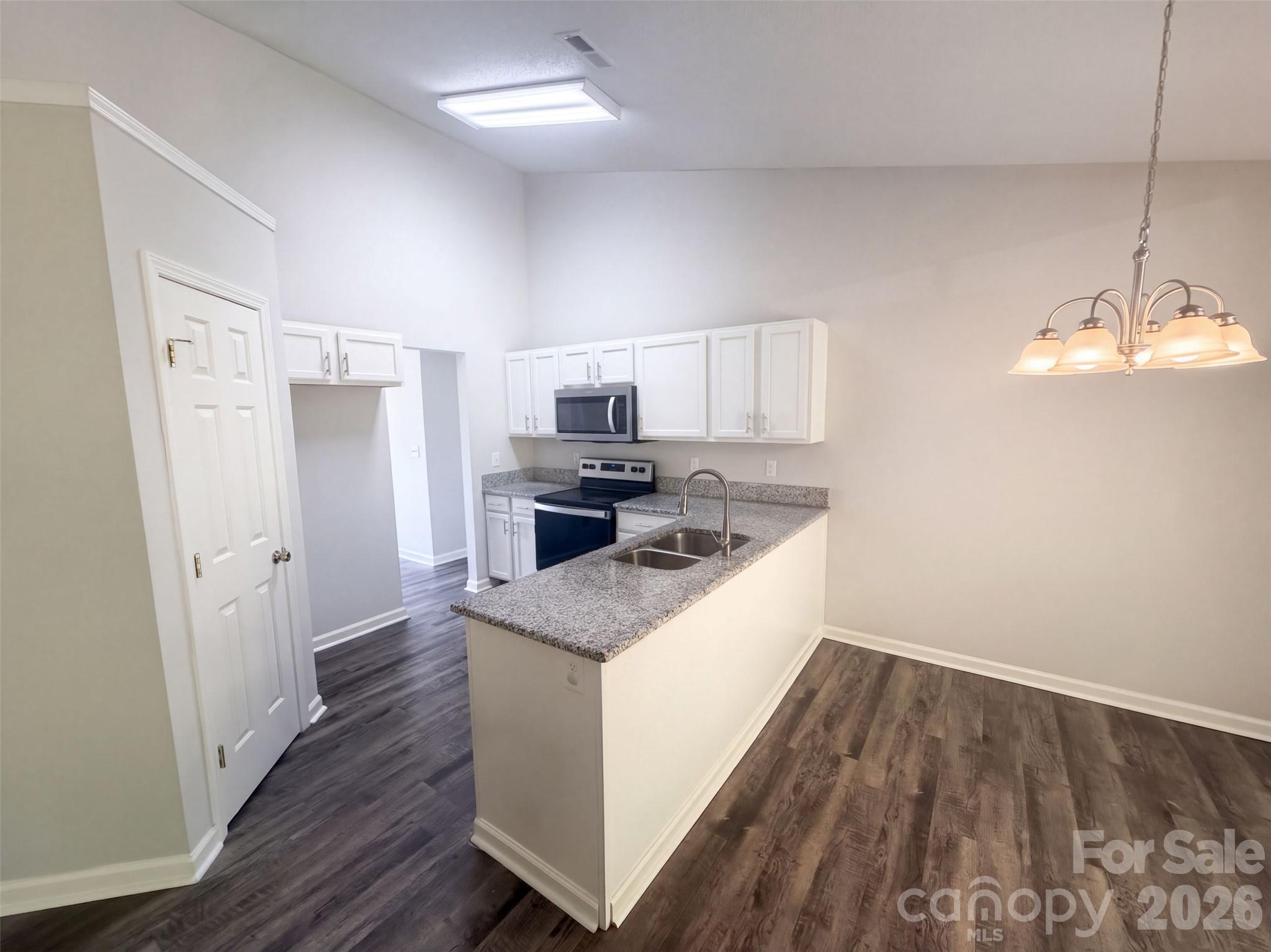 2094 Chapel Creek Road Property Photo 2