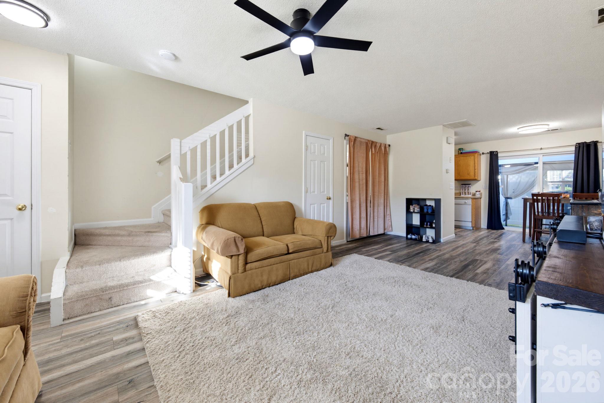 4012 Ashby Lane Property Photo 4