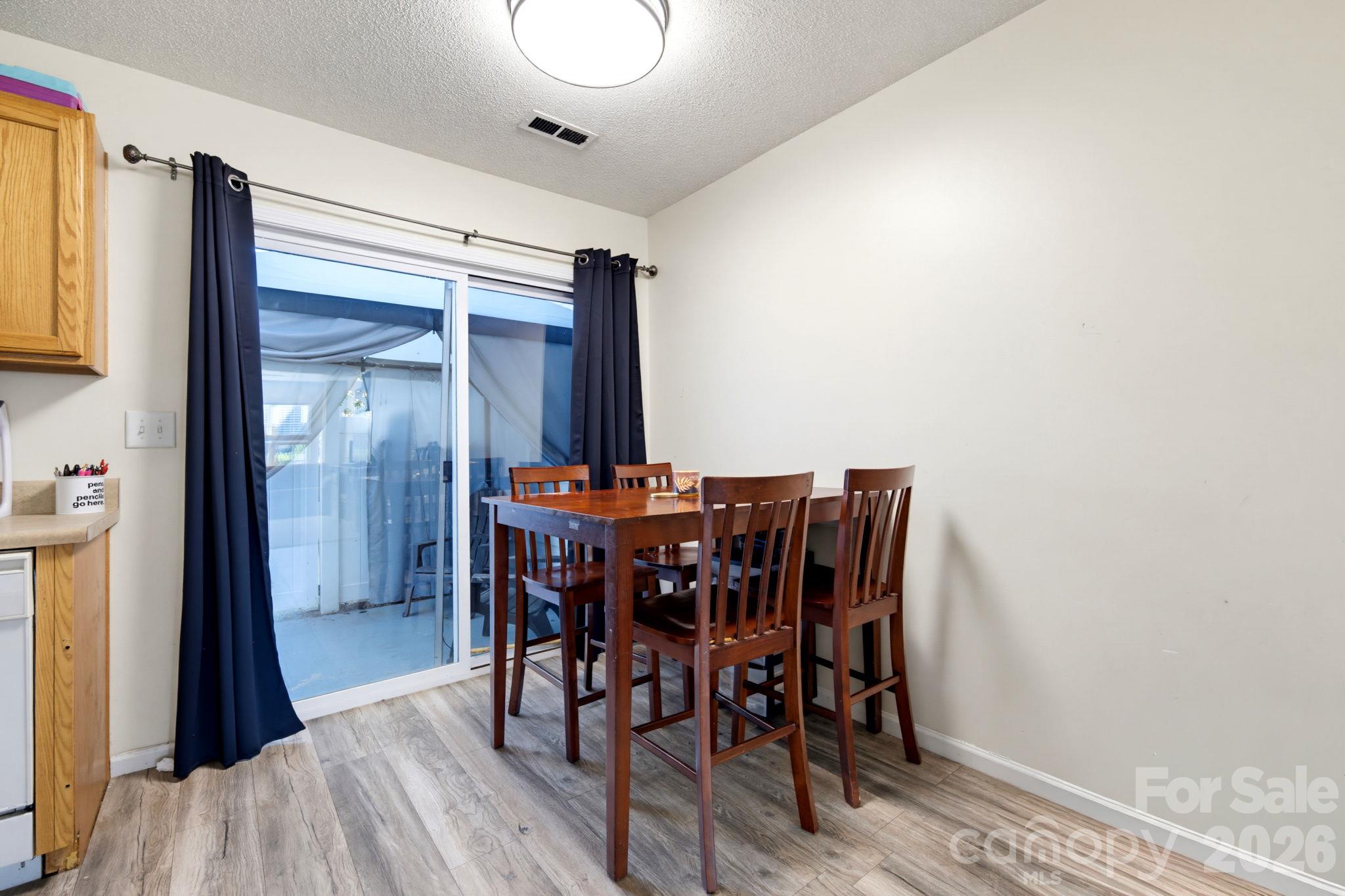 4012 Ashby Lane Property Photo 6