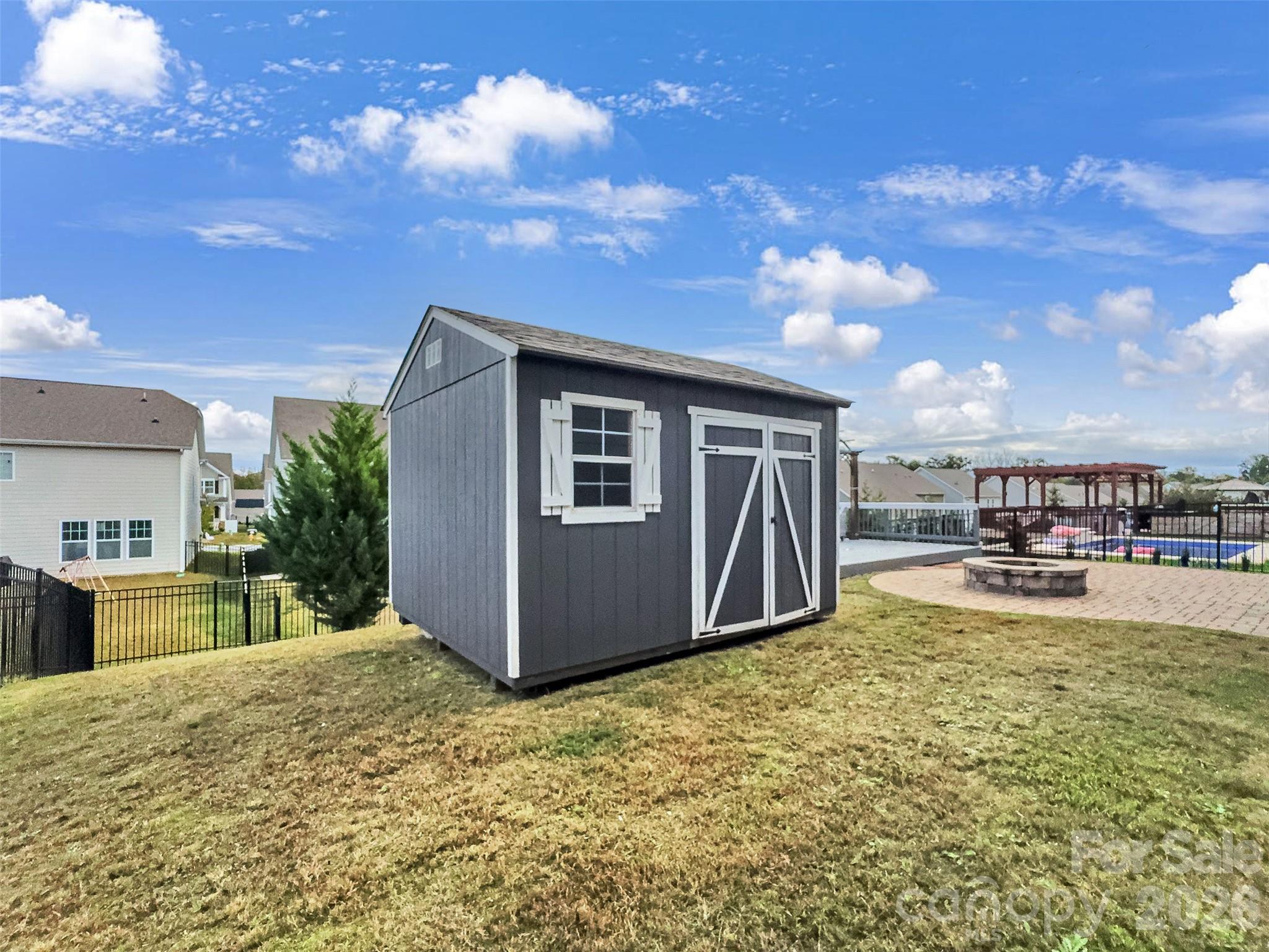 2045 Saddlebred Drive Property Photo 34
