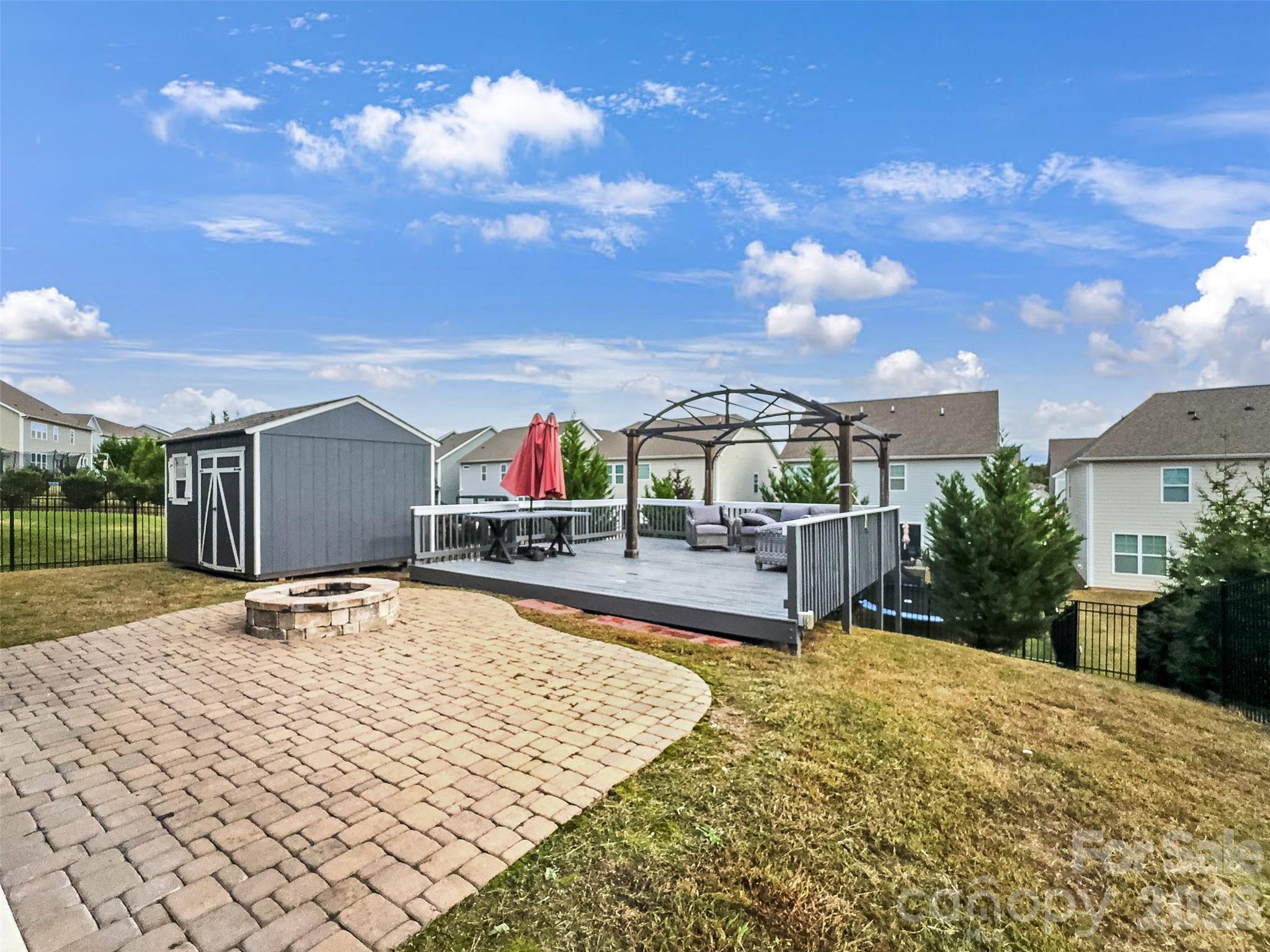 2045 Saddlebred Drive Property Photo 35