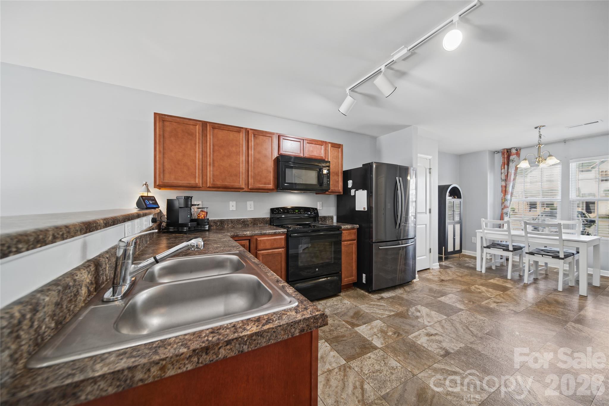 4907 Potter Road Property Photo 7