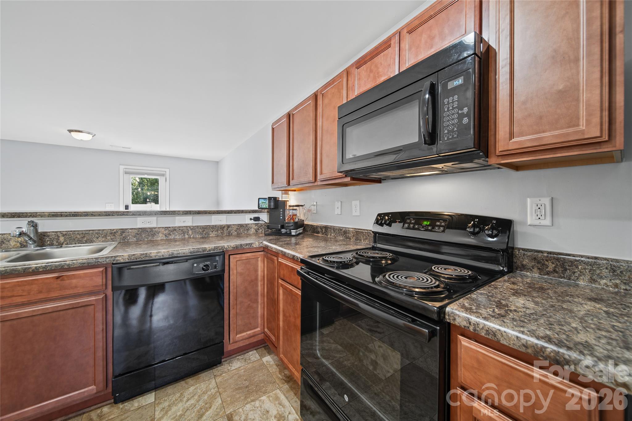 4907 Potter Road Property Photo 8