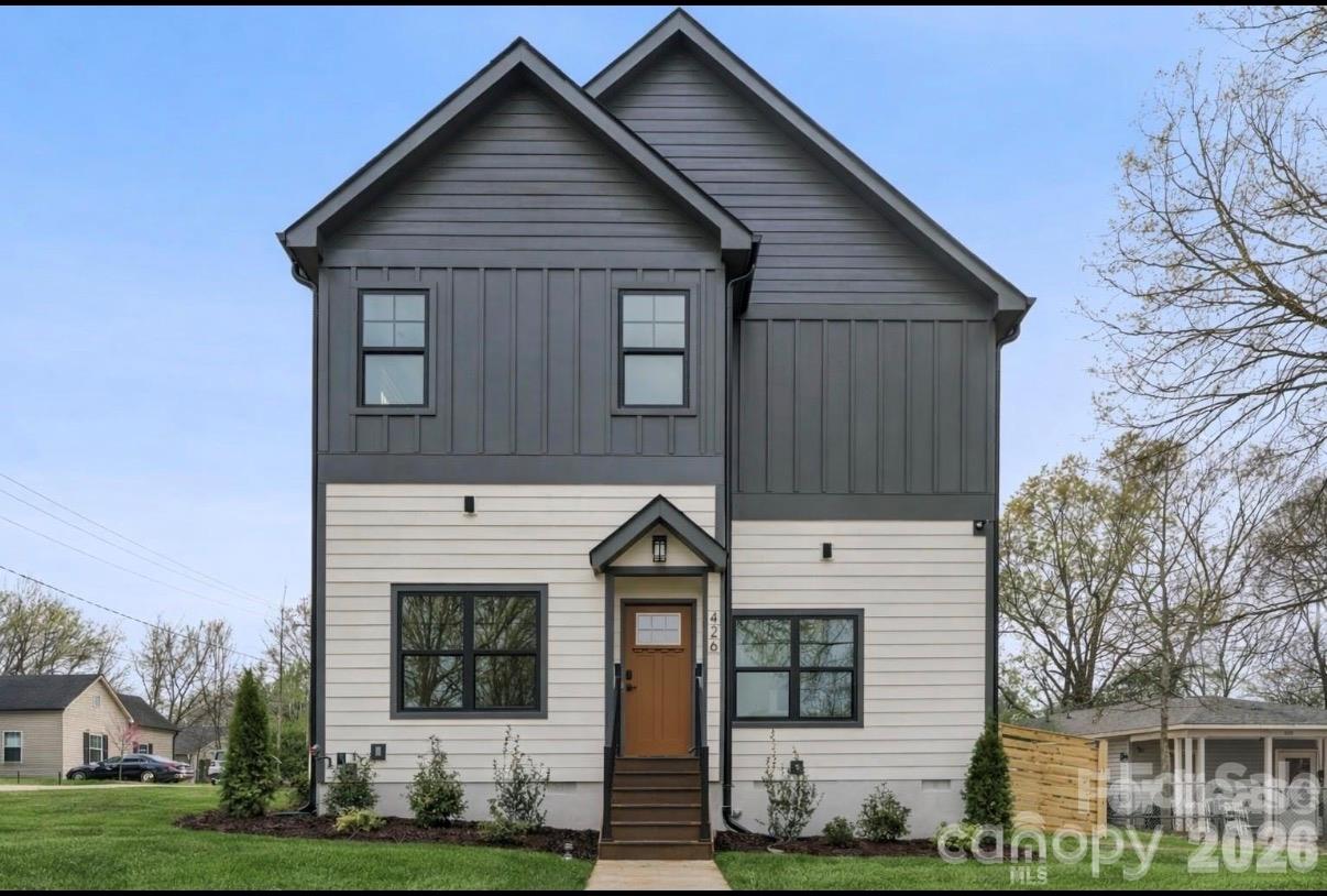426 E 19th Street Property Photo 1