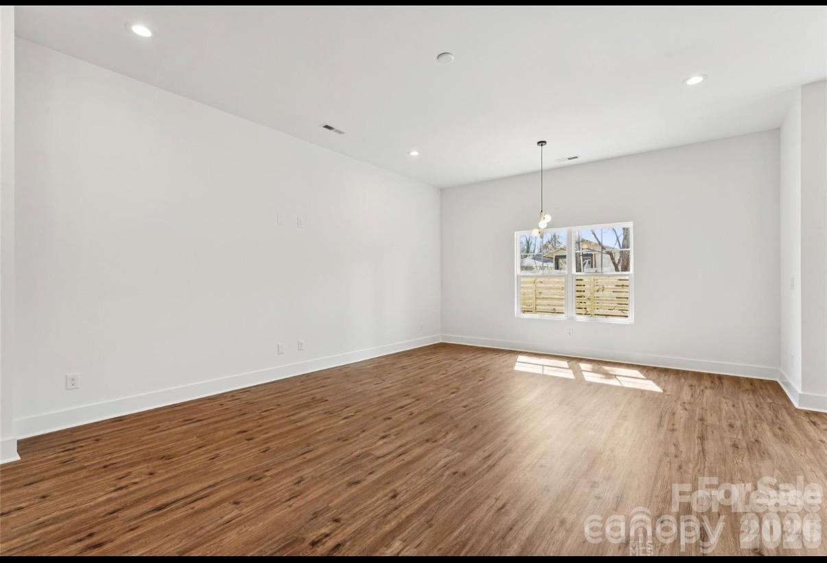 426 E 19th Street Property Photo 7