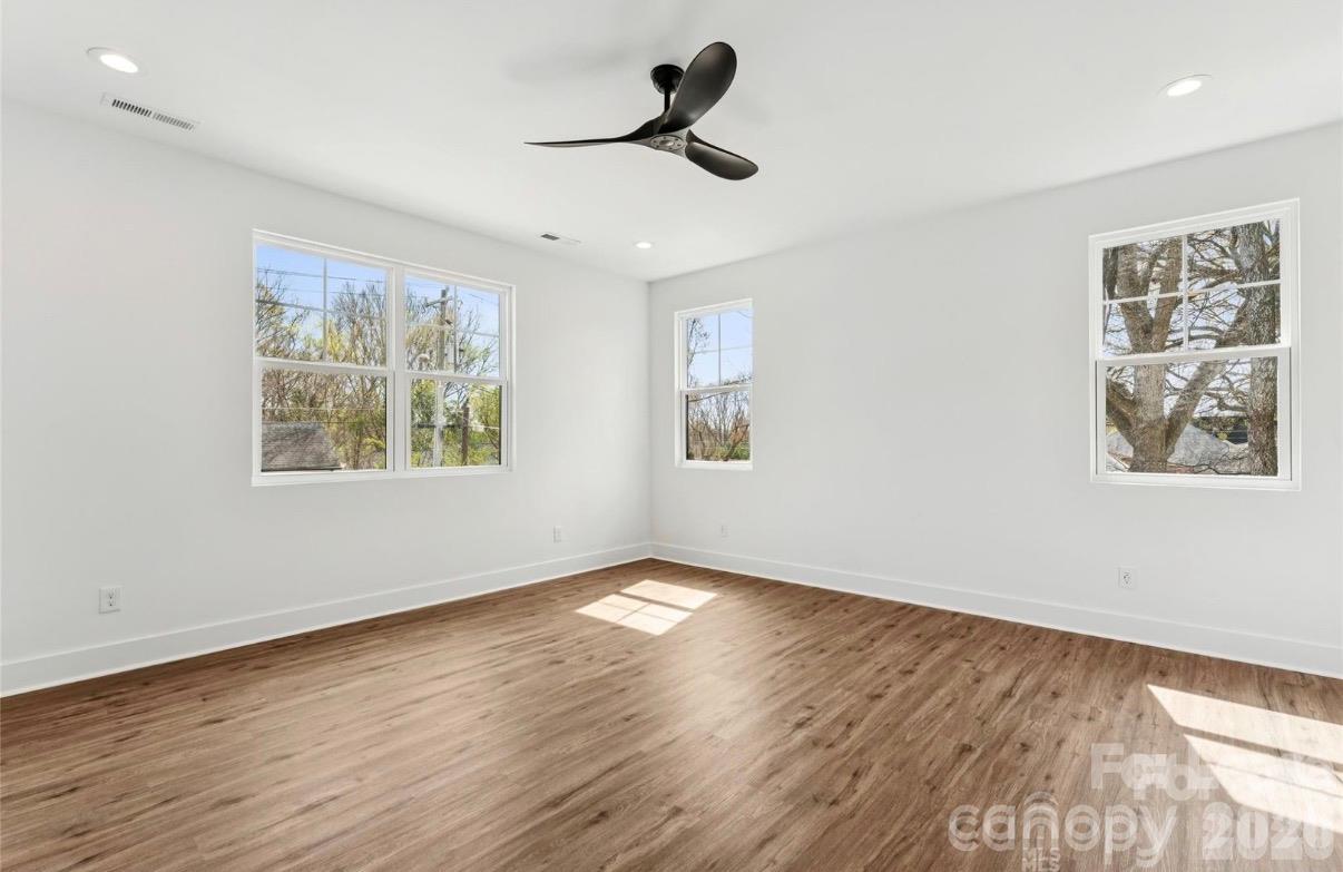 426 E 19th Street Property Photo 10