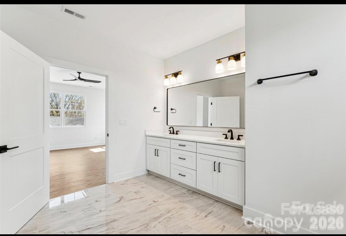426 E 19th Street Property Photo 12