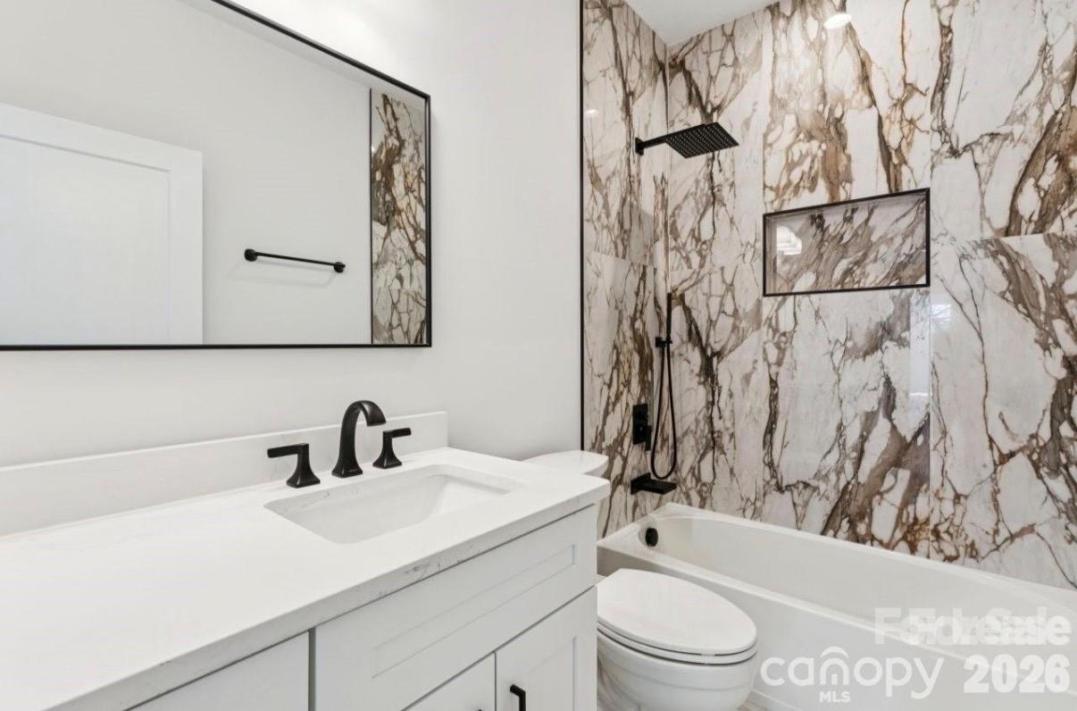 426 E 19th Street Property Photo 14