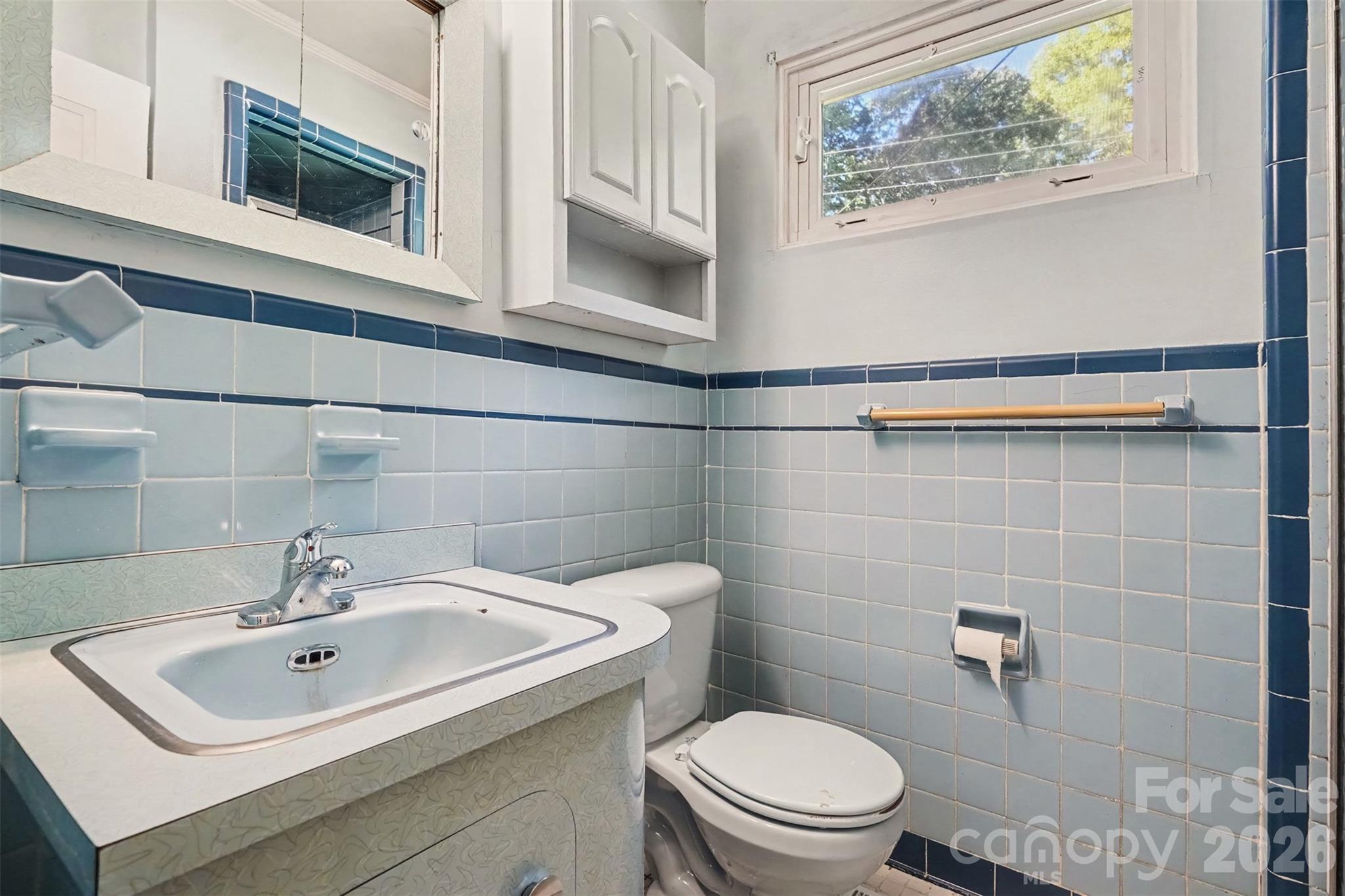 708 Montford Drive Property Photo 11