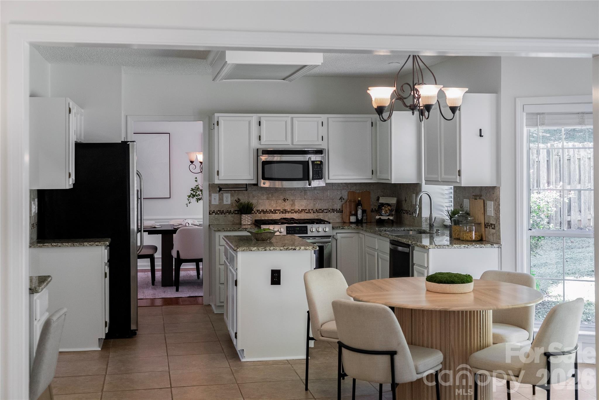 4138 Beauvista Drive Property Photo 11