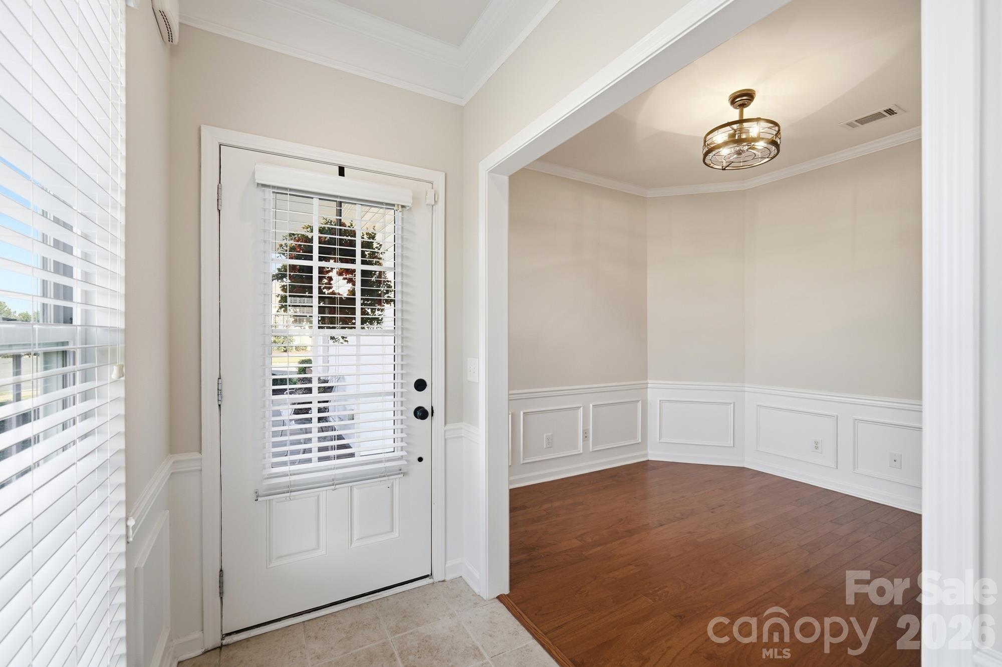 2047 Sweetleaf Drive Property Photo 3