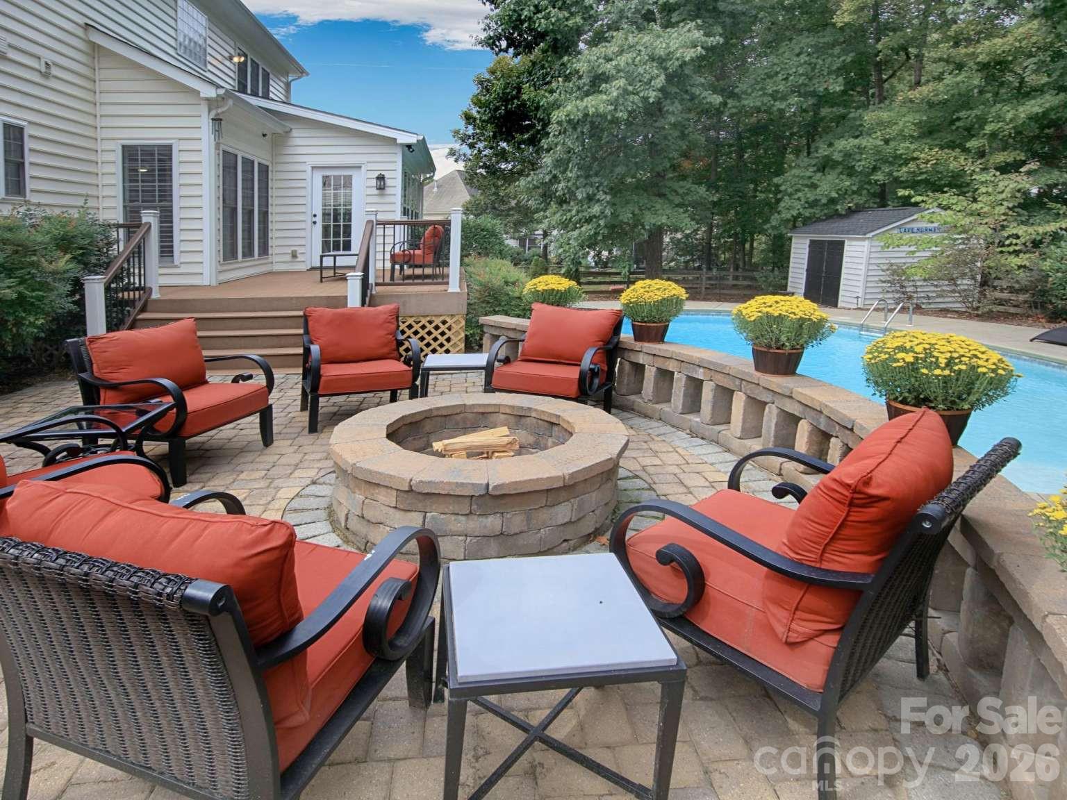 166 Laurel Glen Drive Property Photo 2