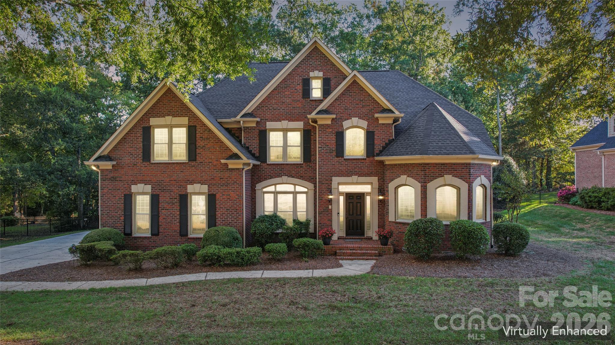 832 Kings Crossing Drive Property Photo 1