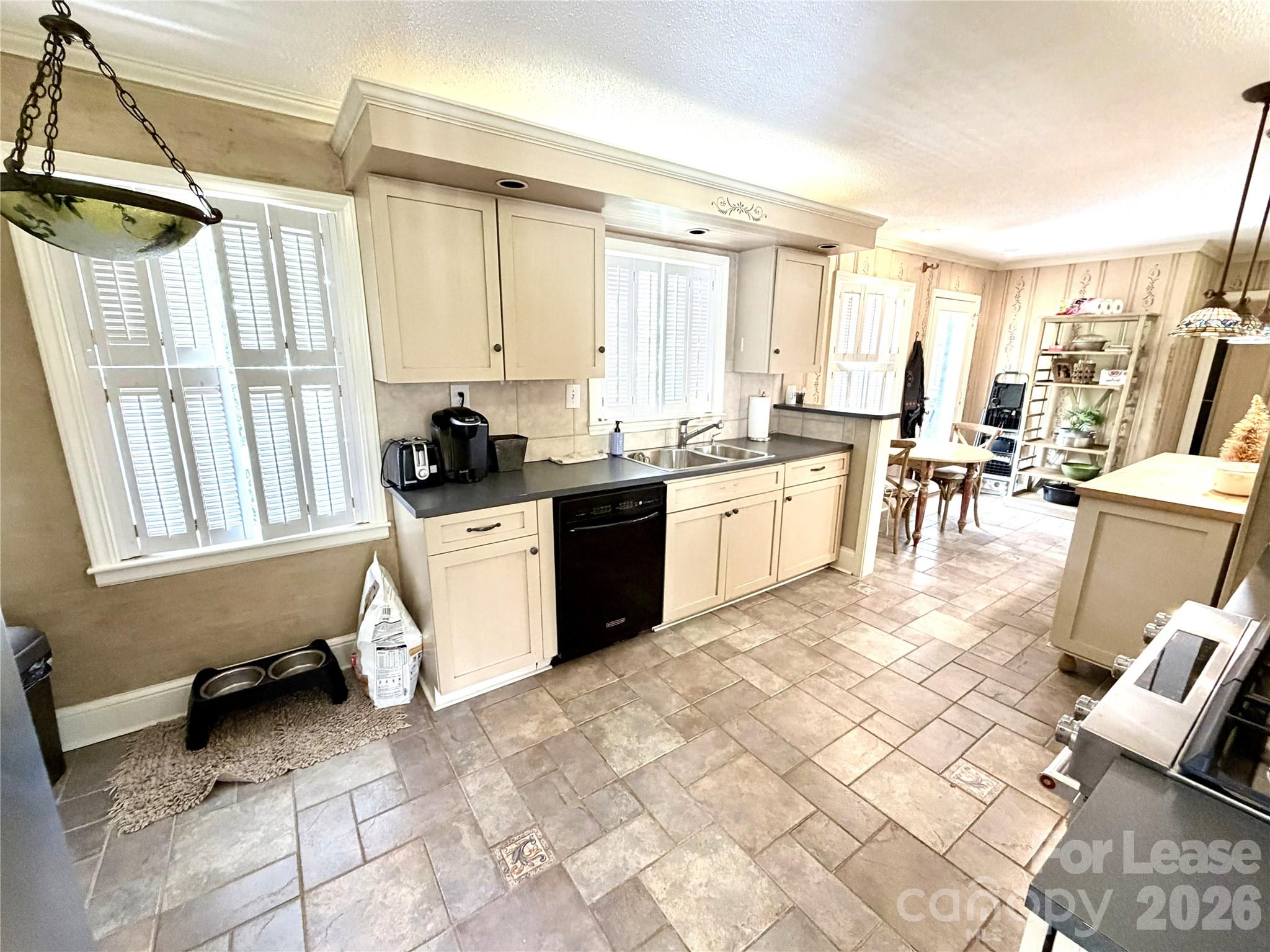 5915 Shumard Oak Lane Property Photo 5