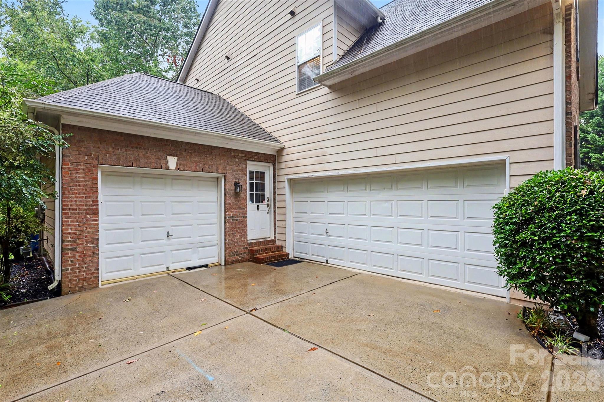 5221 Turkey Oak Drive Property Photo 3