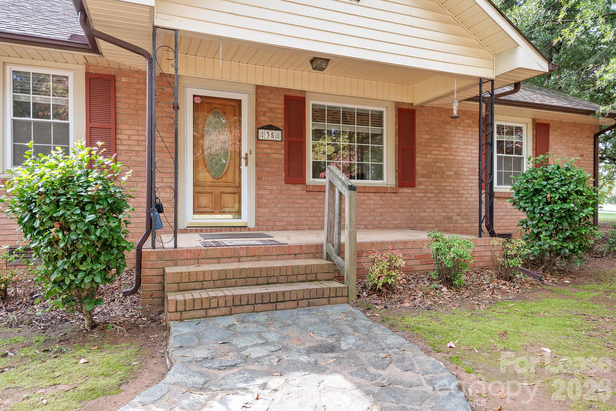 35 Sumner Avenue Property Photo 3