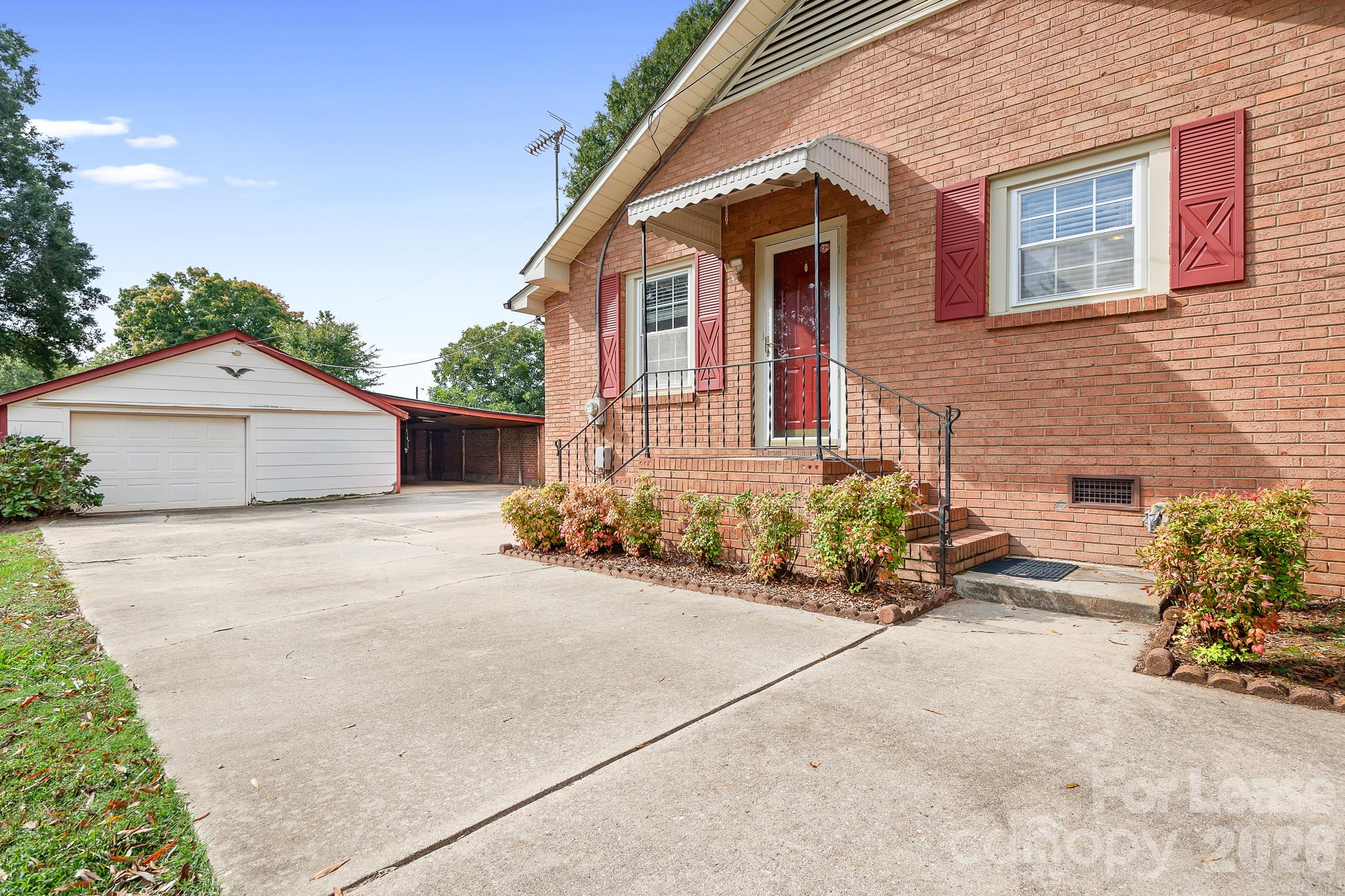 35 Sumner Avenue Property Photo 28