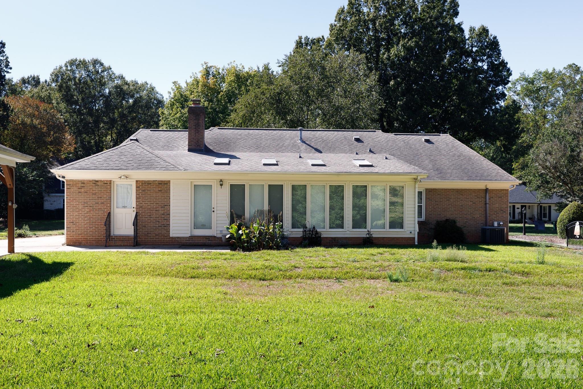 520 King Edward Road Property Photo 2