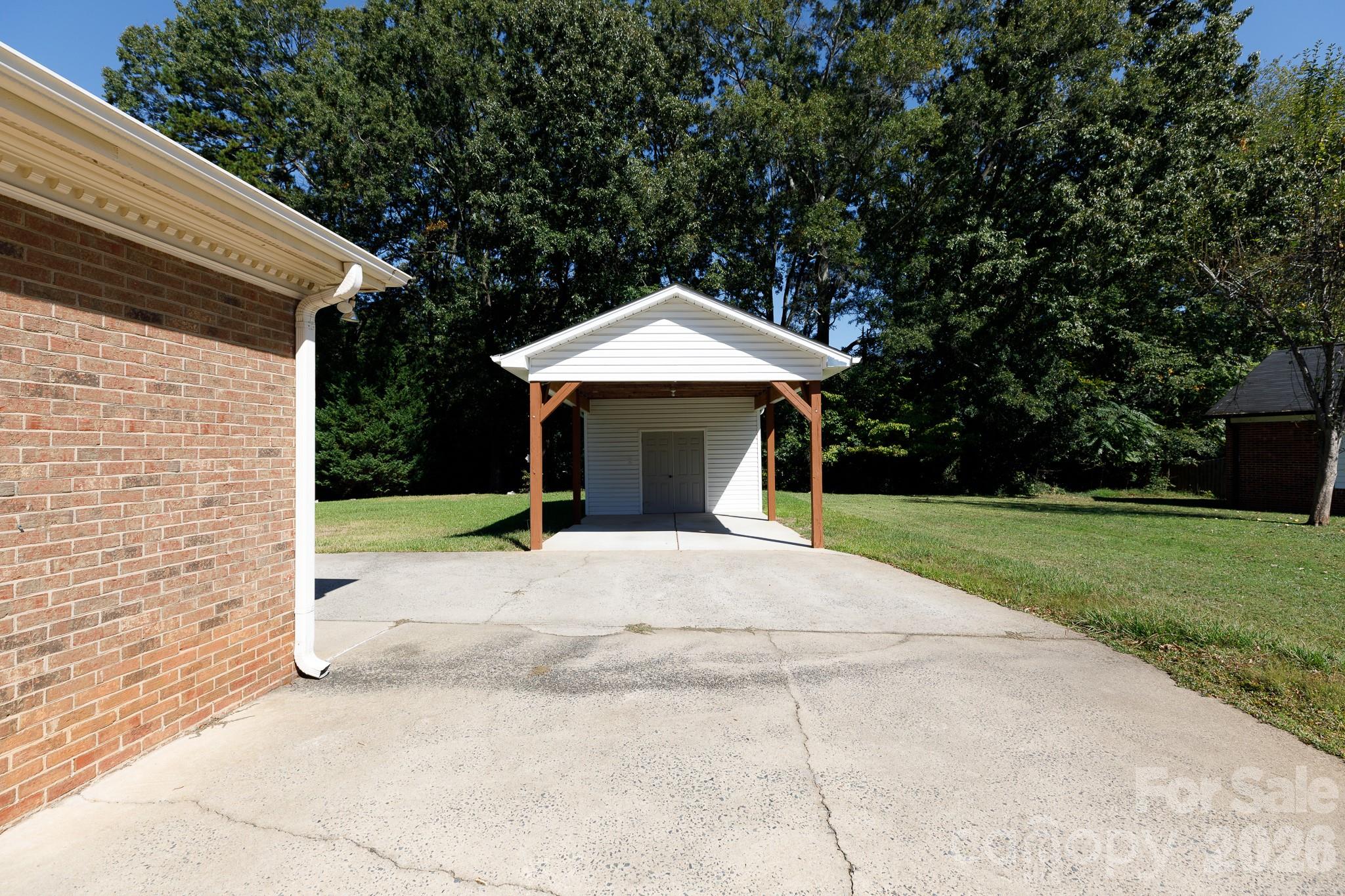520 King Edward Road Property Photo 4