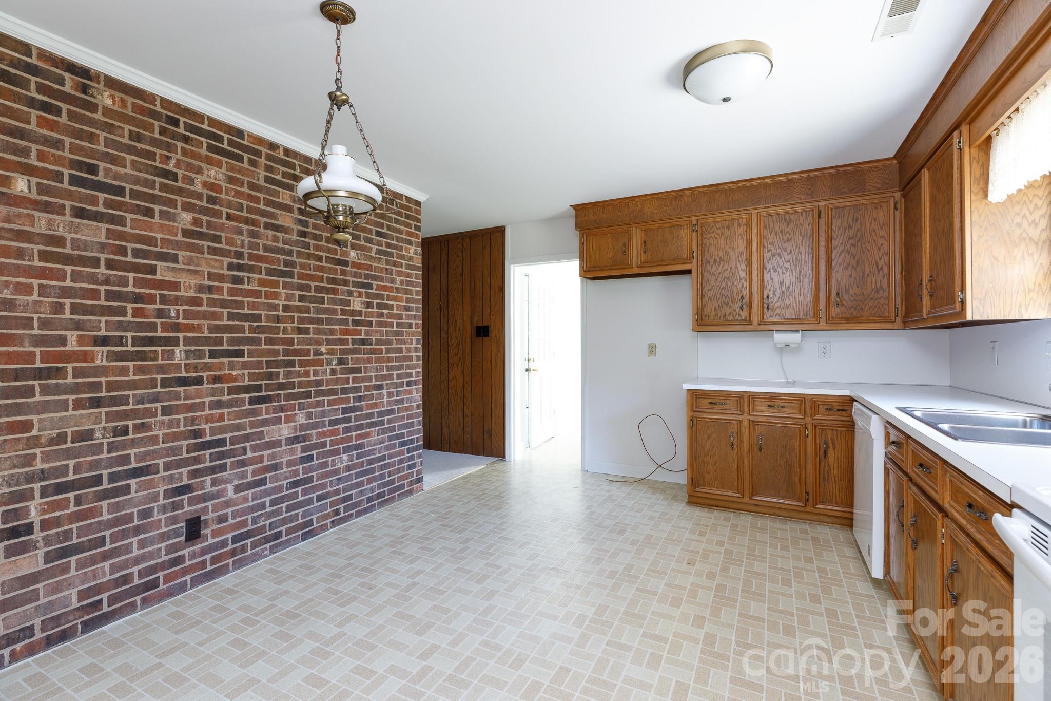 520 King Edward Road Property Photo 12