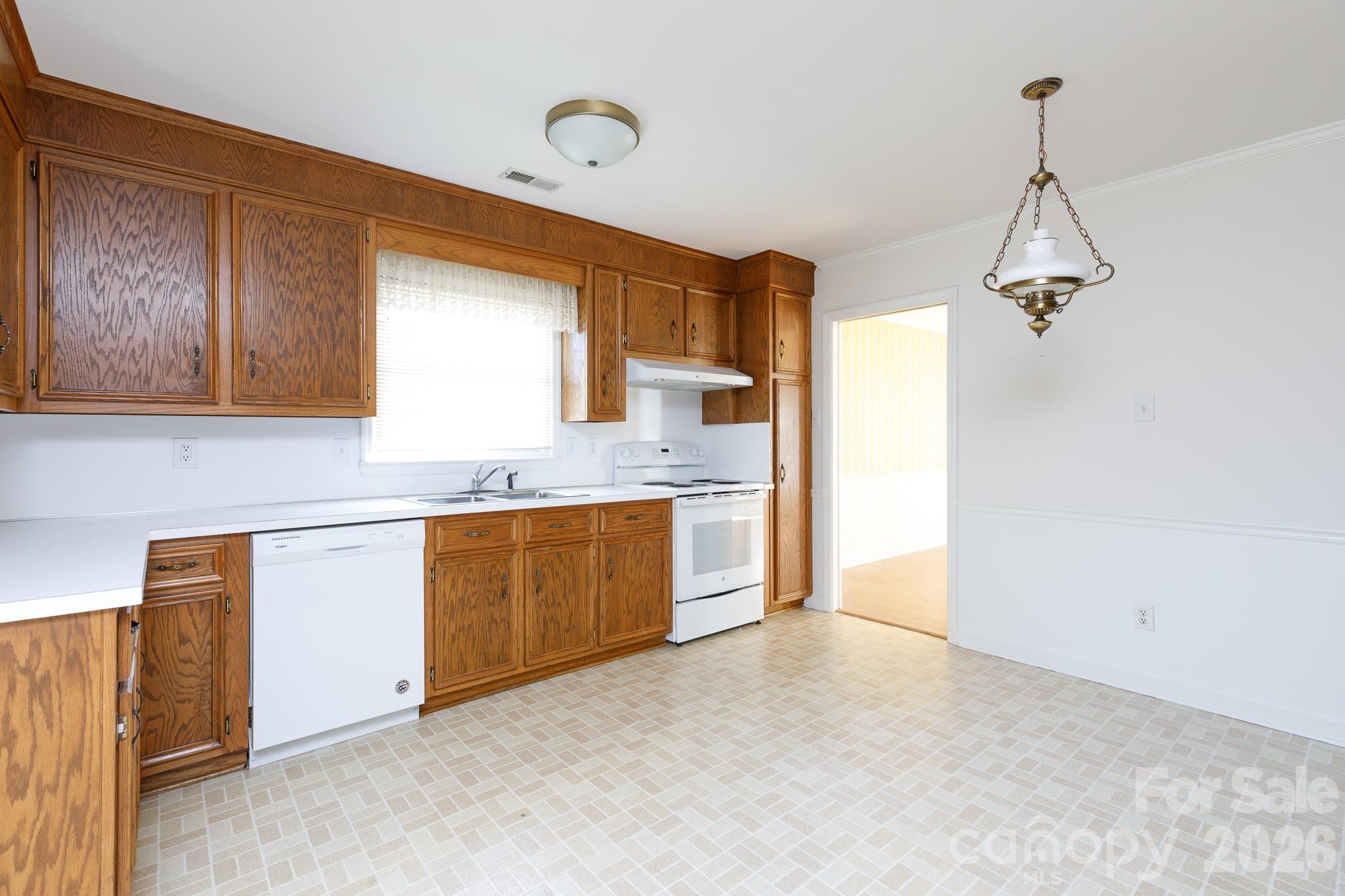 520 King Edward Road Property Photo 16
