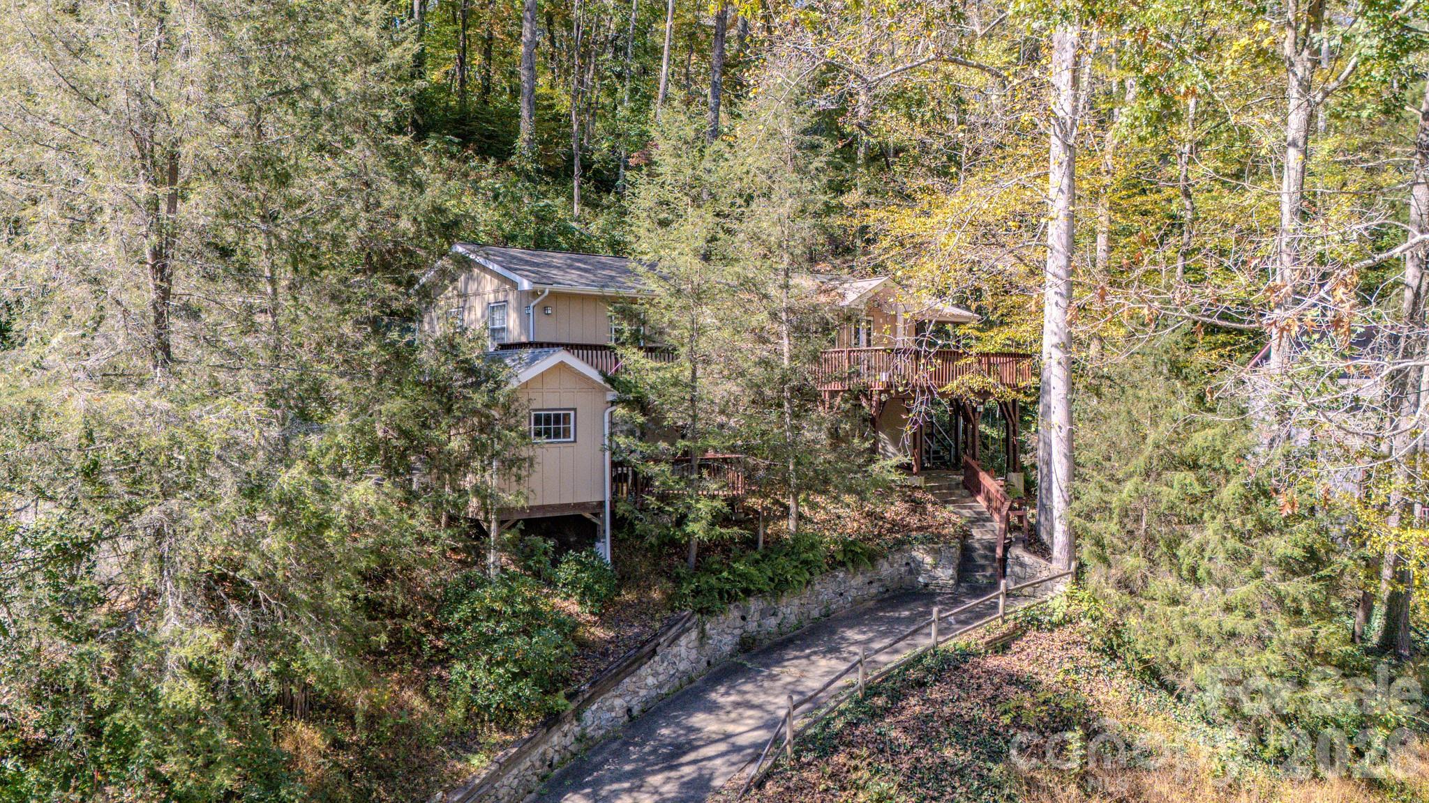8 Riverbend Drive Property Photo 2