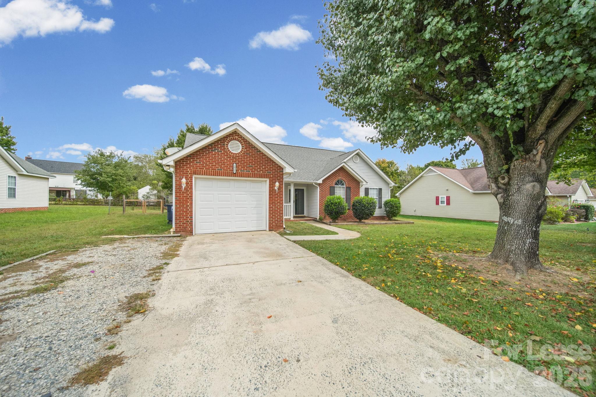 1012 Ridgefield Circle Property Photo 2