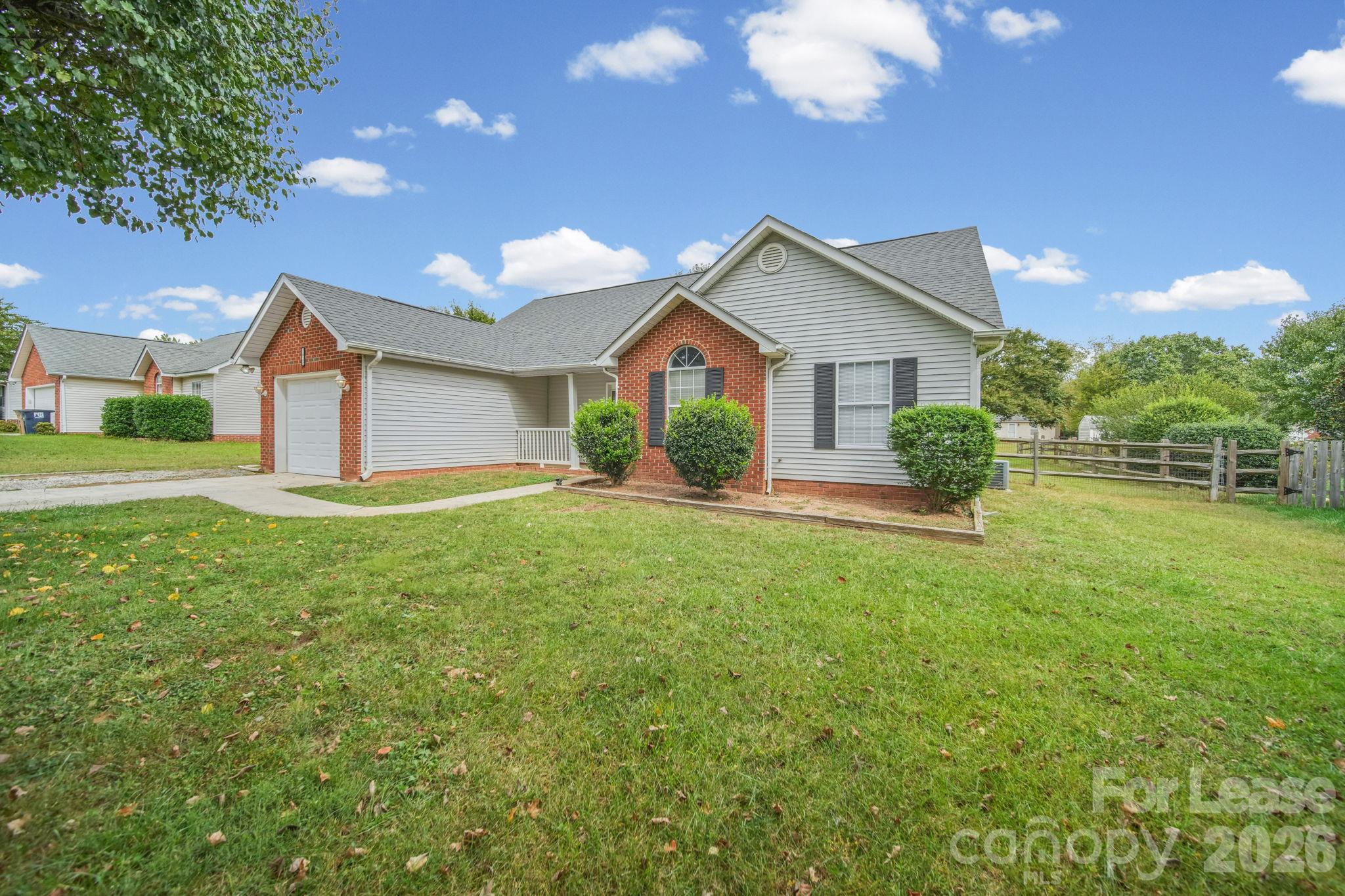 1012 Ridgefield Circle Property Photo 3