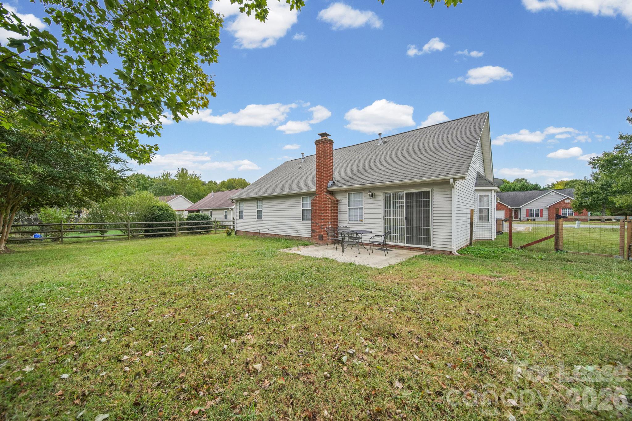 1012 Ridgefield Circle Property Photo 4