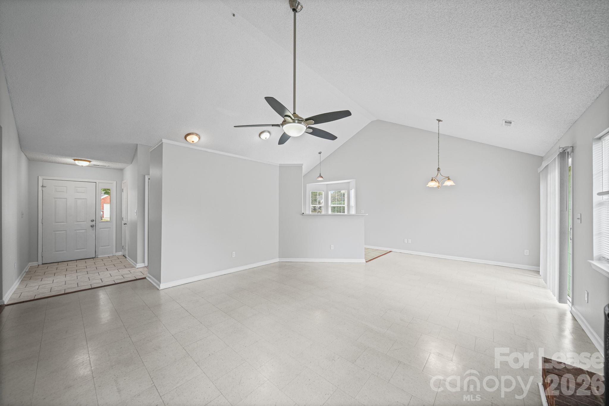 1012 Ridgefield Circle Property Photo 10