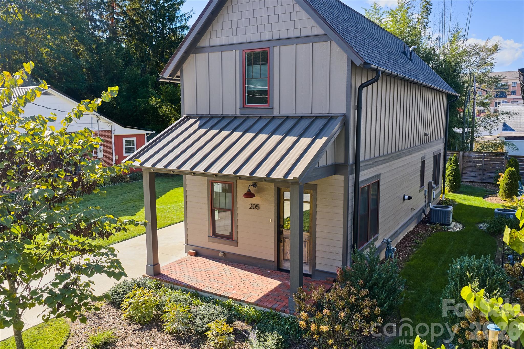 205 N Johnson Street Property Photo 1