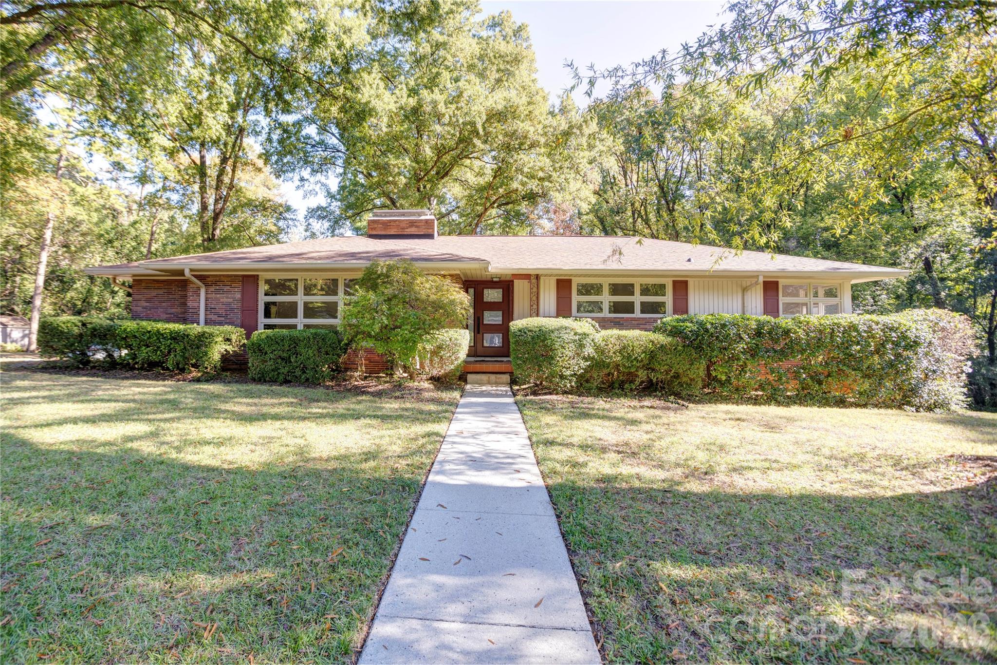 688 Grandview Drive Property Photo 1