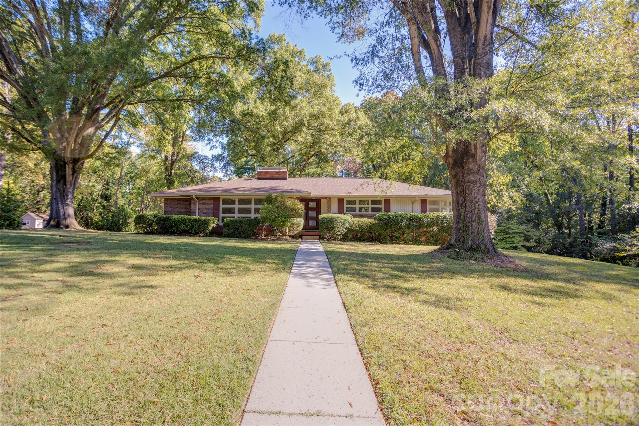 688 Grandview Drive Property Photo 2