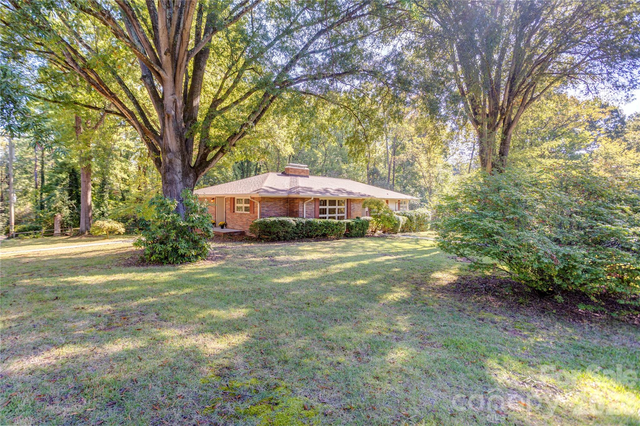 688 Grandview Drive Property Photo 3
