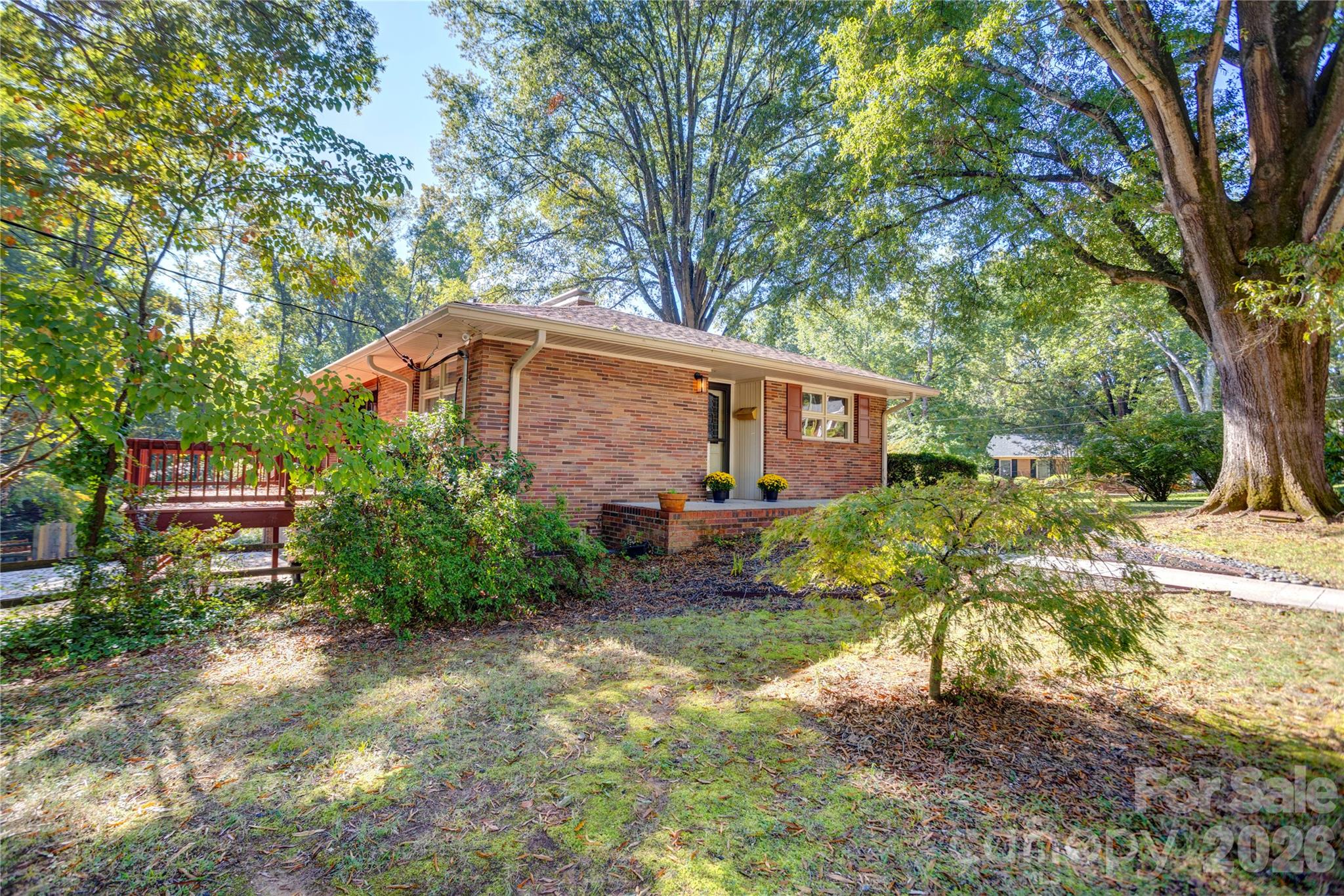 688 Grandview Drive Property Photo 4