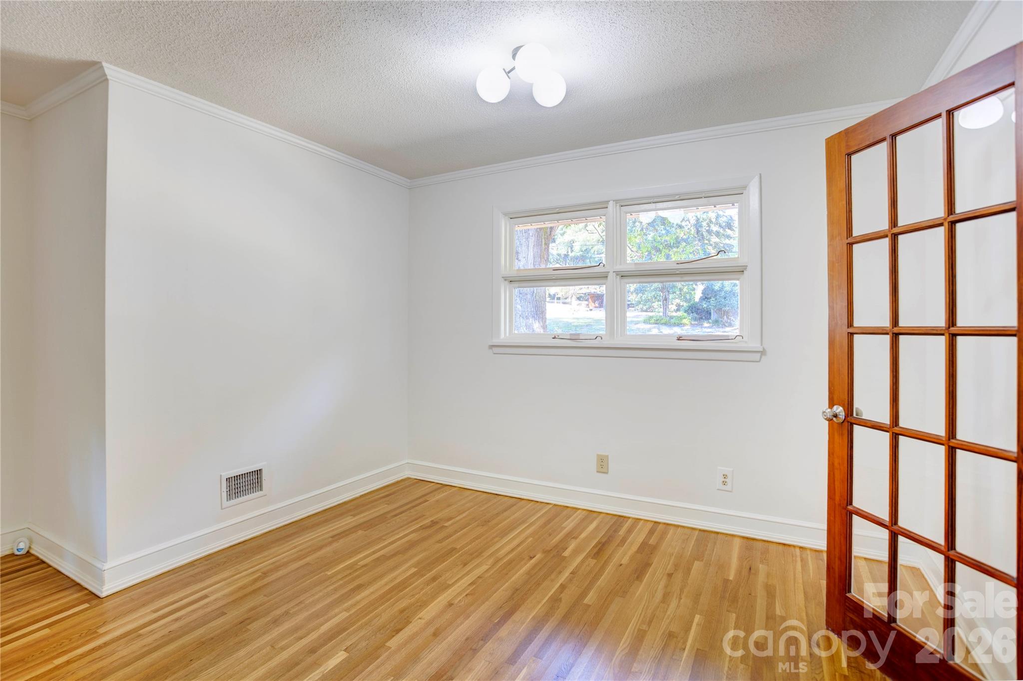 688 Grandview Drive Property Photo 6