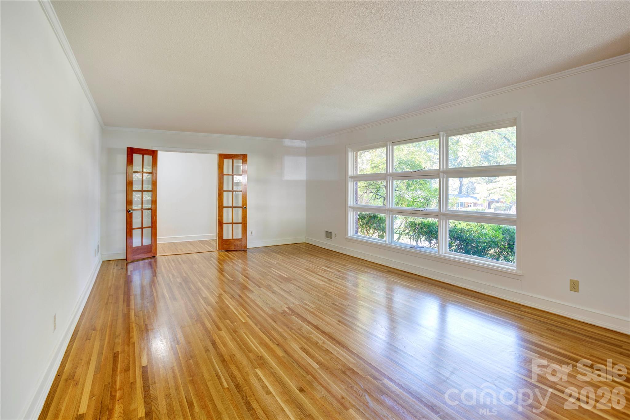 688 Grandview Drive Property Photo 7