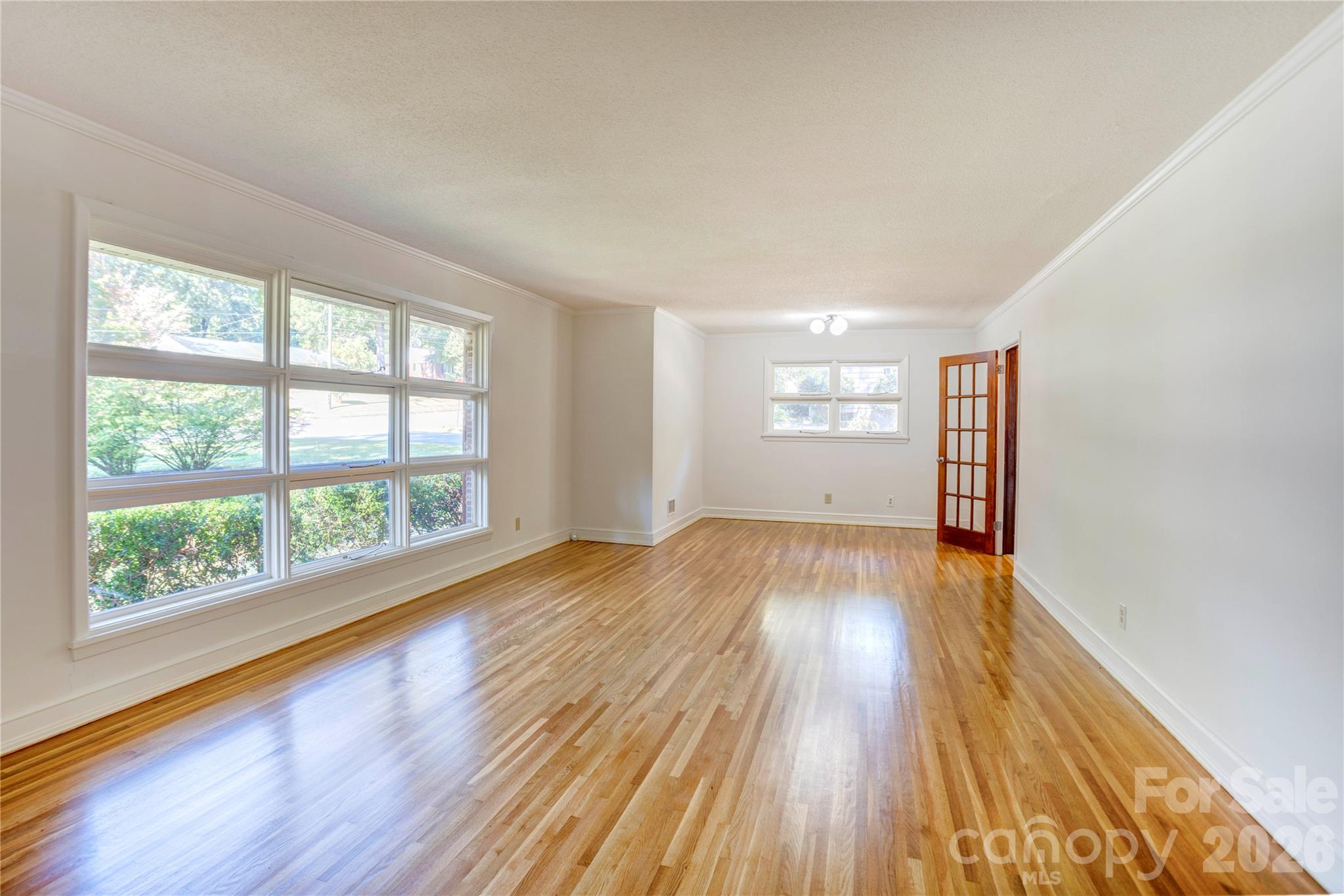 688 Grandview Drive Property Photo 9