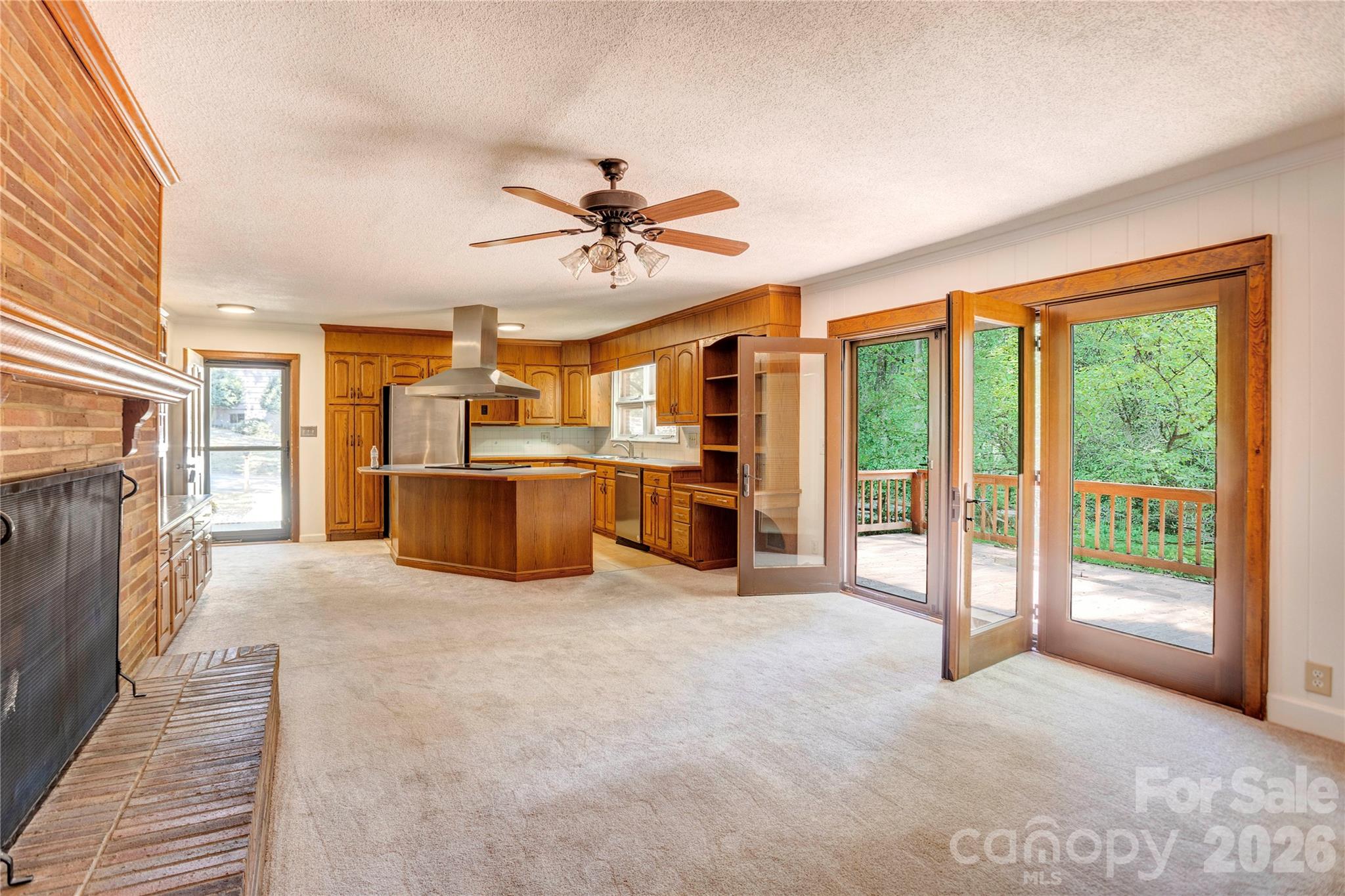688 Grandview Drive Property Photo 15