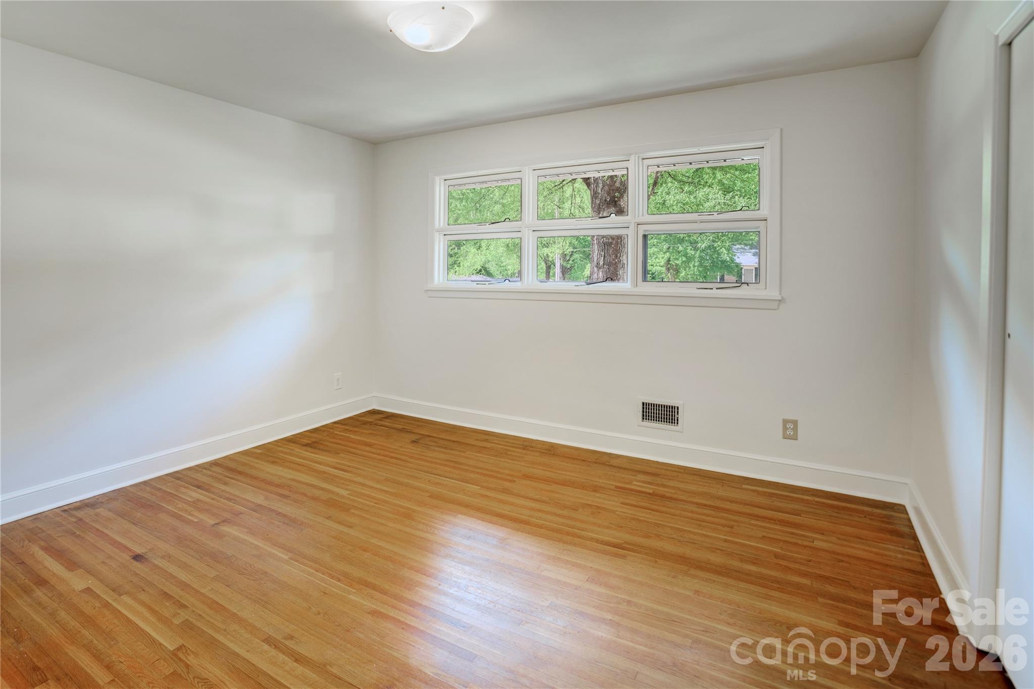 688 Grandview Drive Property Photo 22