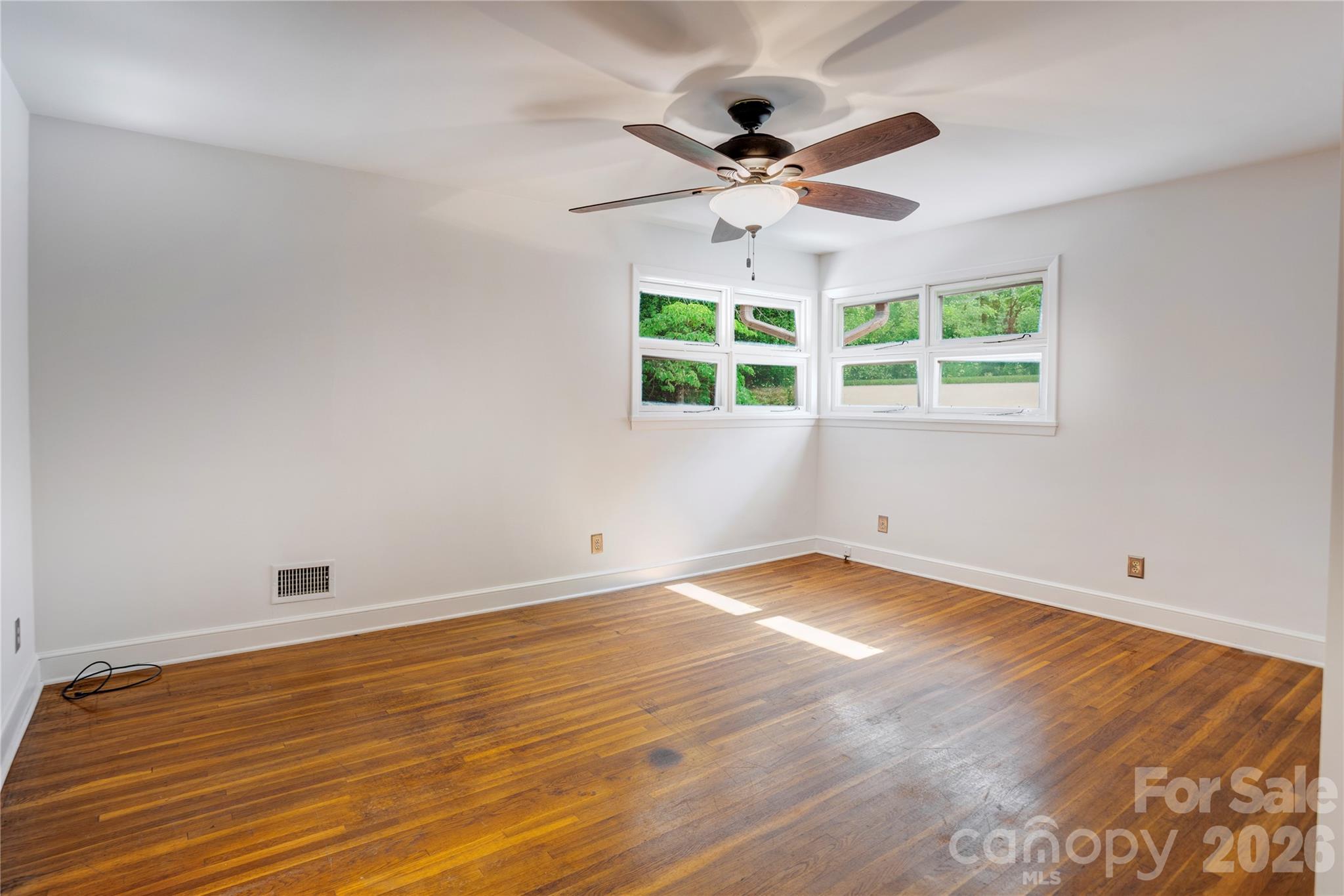 688 Grandview Drive Property Photo 23