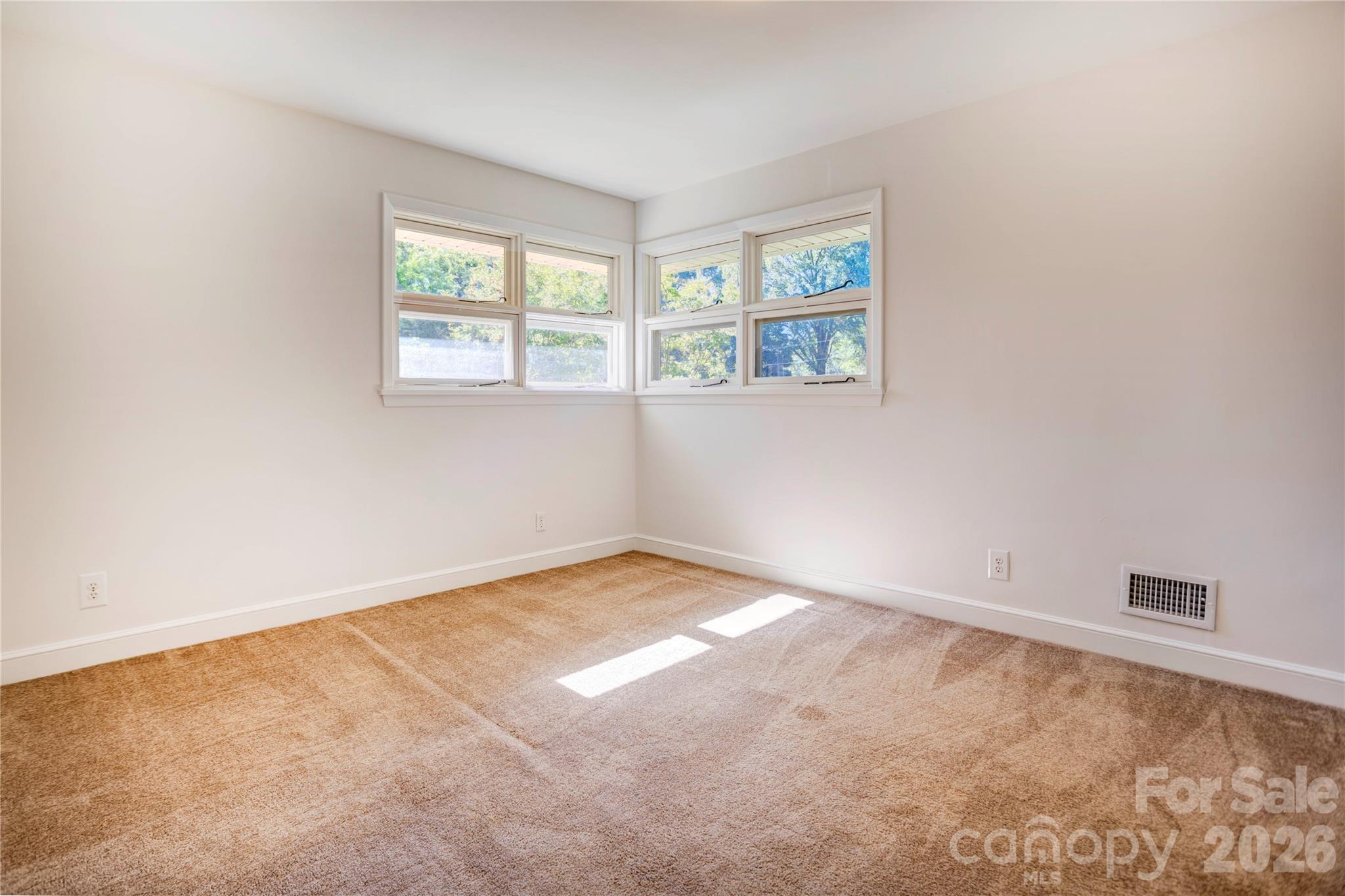 688 Grandview Drive Property Photo 28