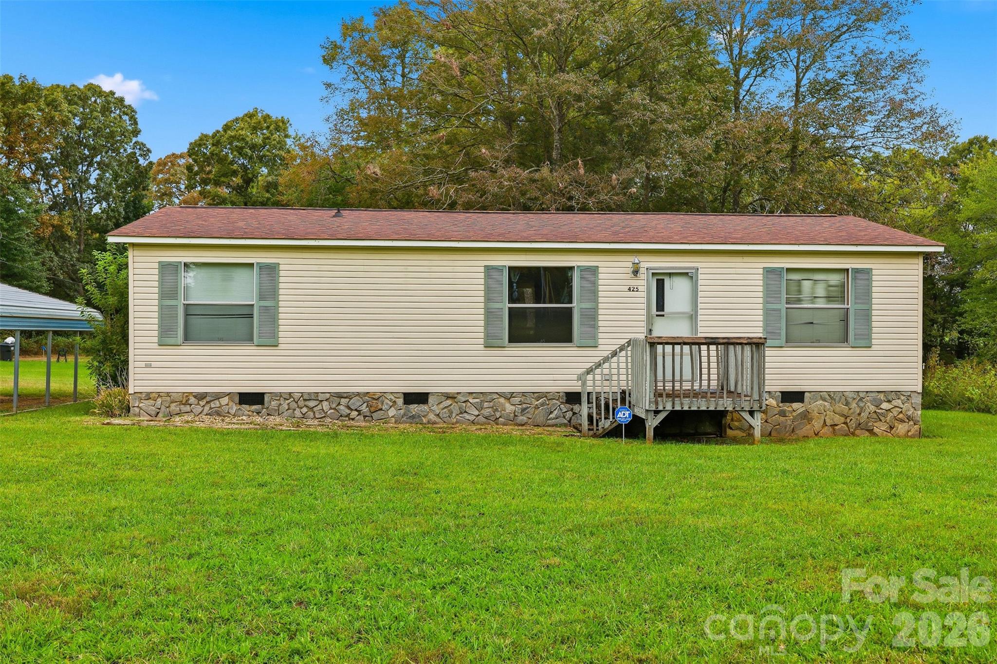 425 E Lackey Farm Road Property Photo 1